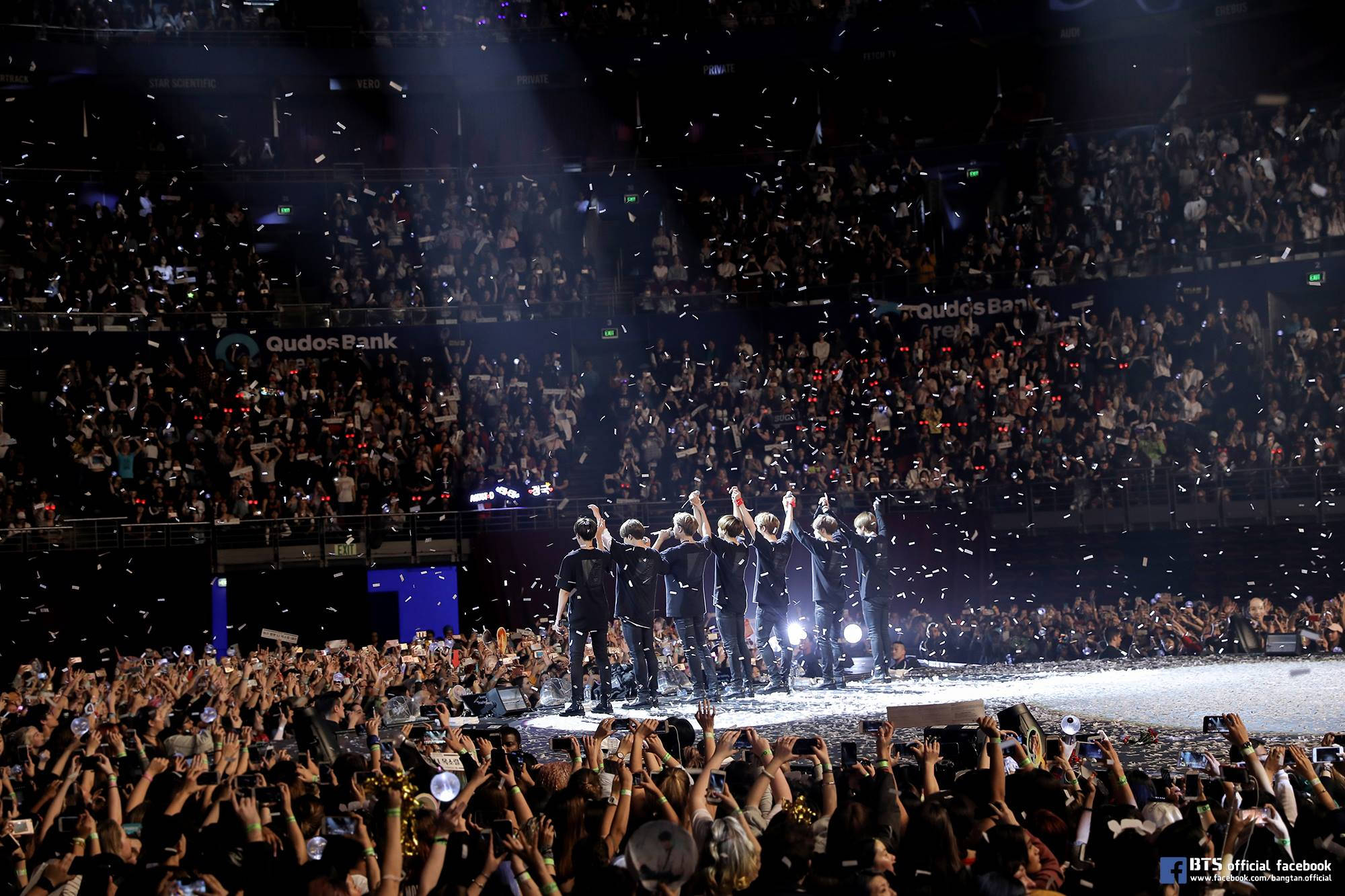 Các thành viên trong buổi hòa nhạc Love Yourself của BTS Hình nền