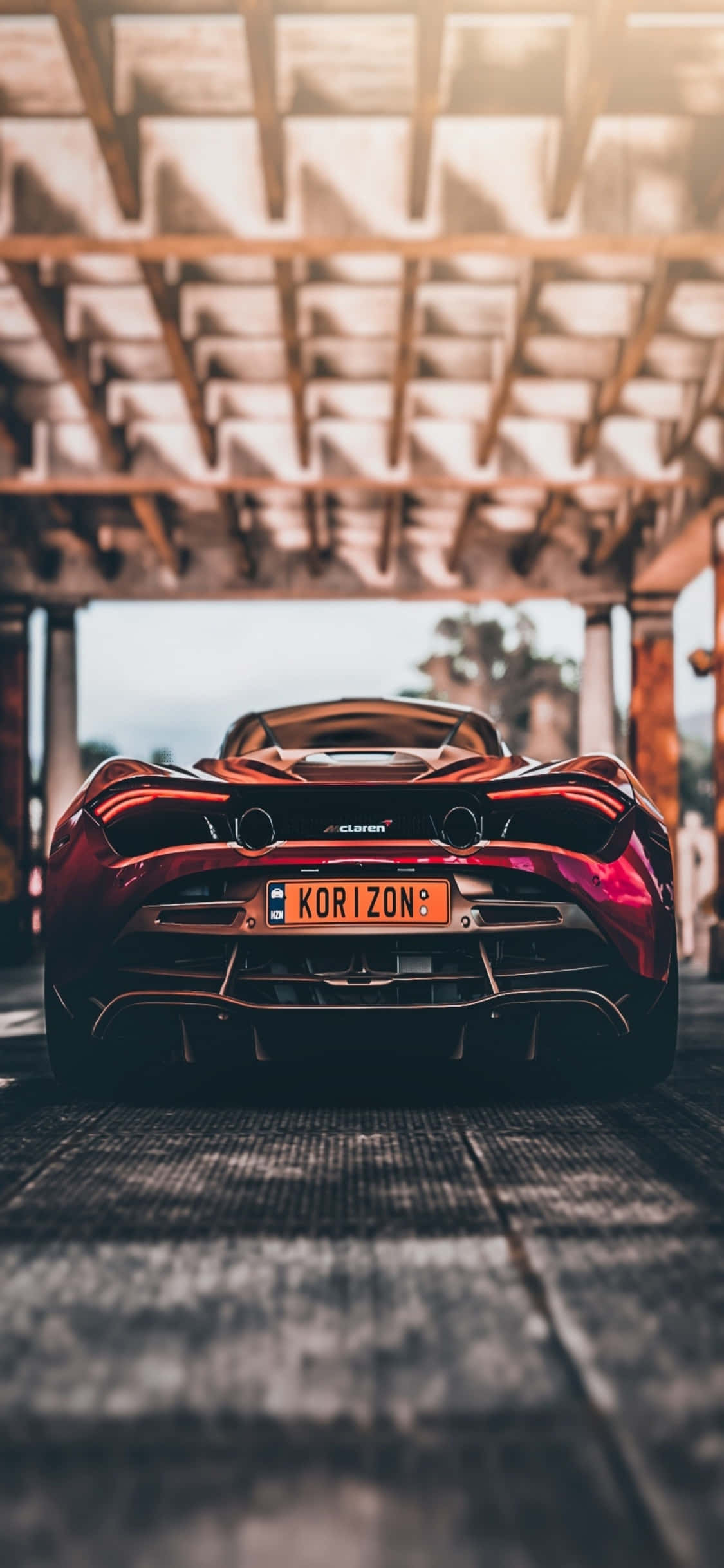 Cầm lái iPhone Xs McLaren 720s Hình nền