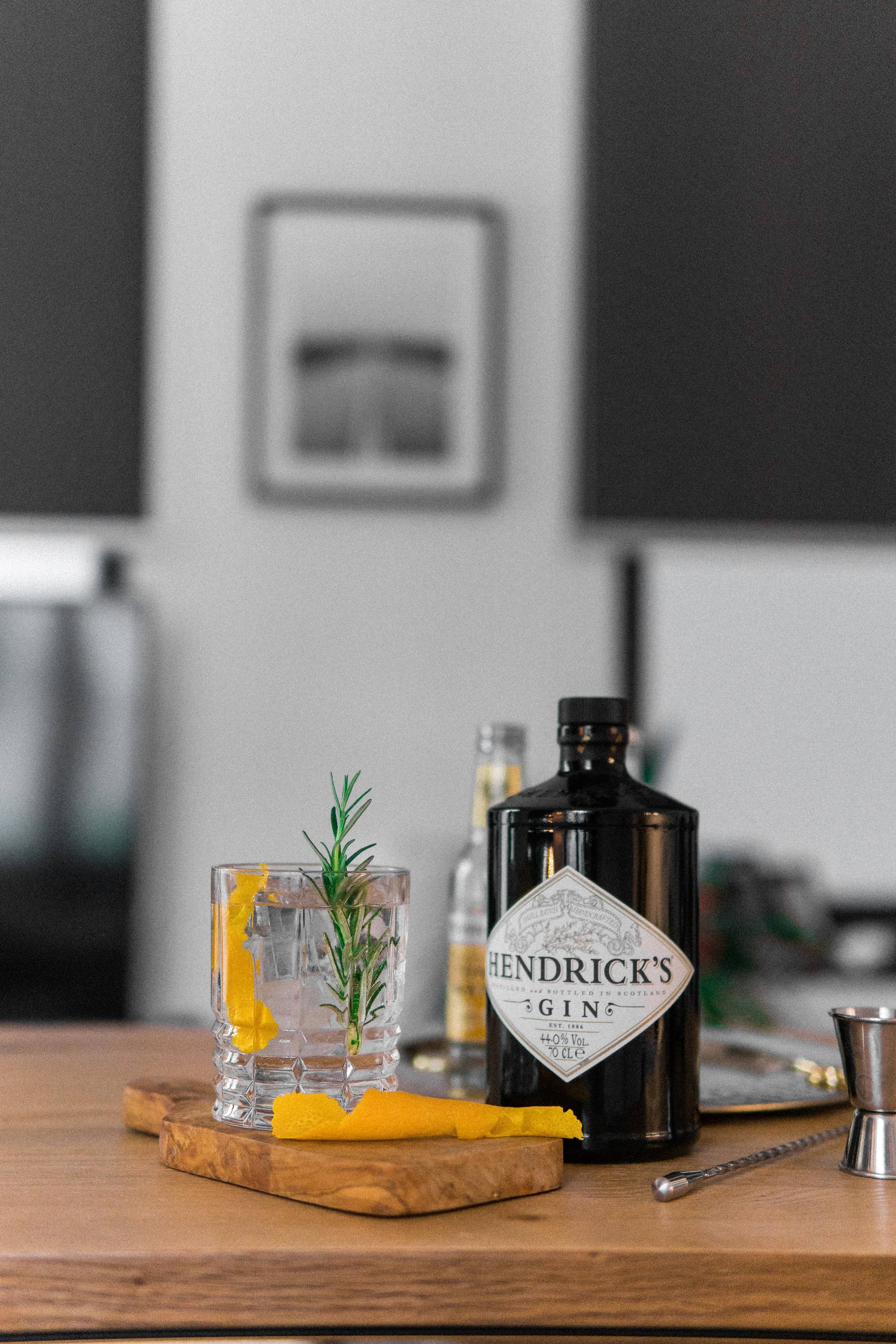 Cận cảnh chai Hendrick's Gin Hình nền