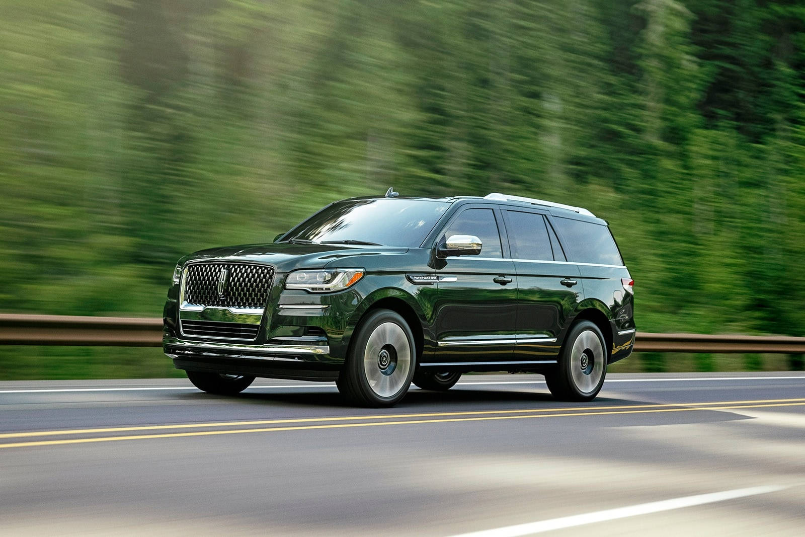 Cảnh hành động của xe Lincoln Navigator