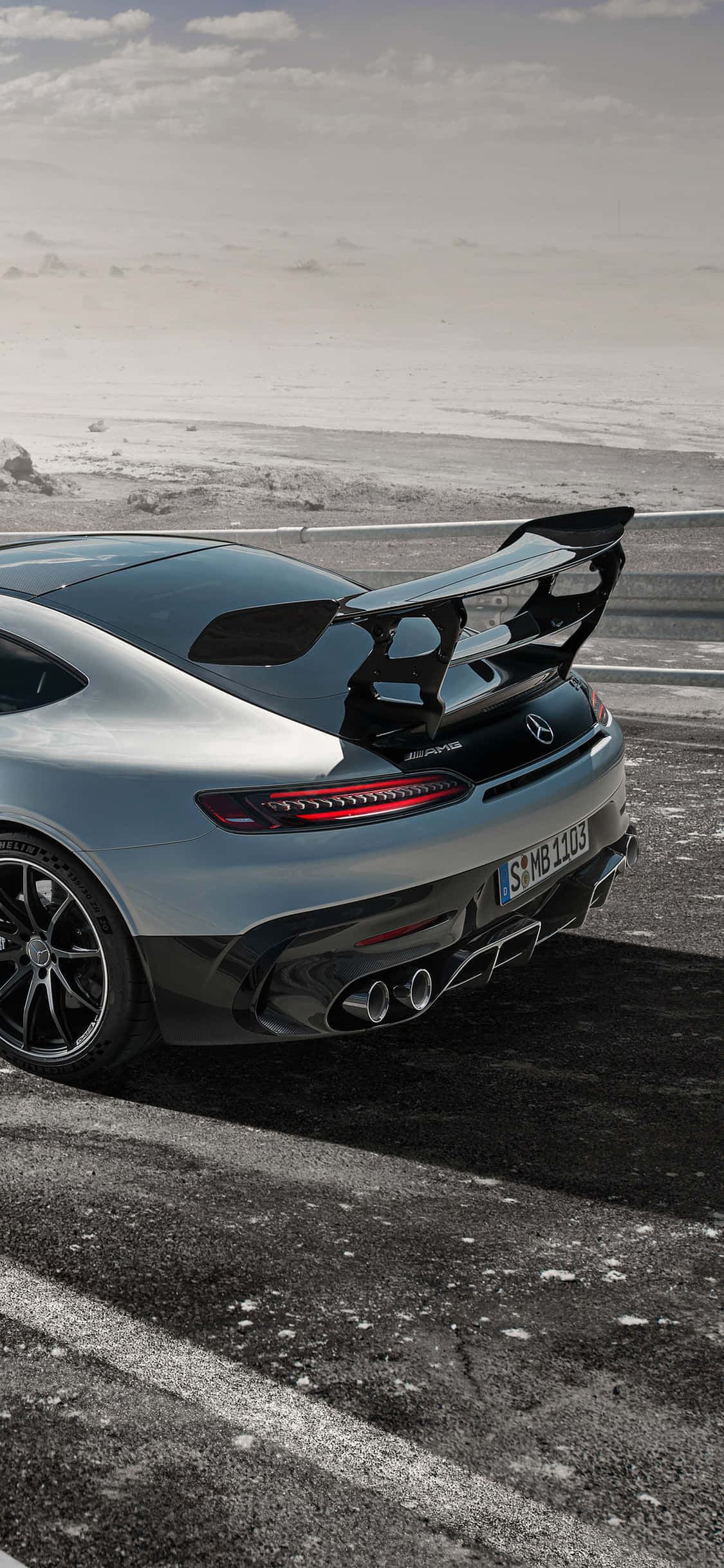 Cảnh Quan Hùng Vĩ Của Mercedes AMG Trên Phông Nền Đẹp Qua iPhone XS Hình nền