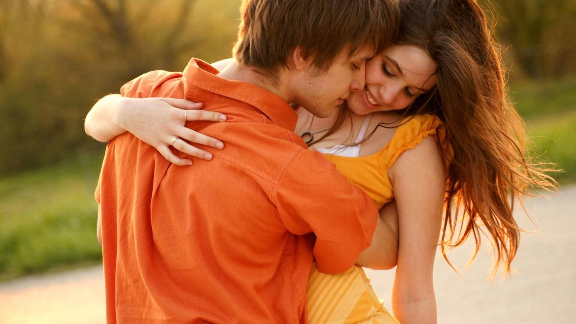 Cặp đôi trong tình yêu lãng mạn màu cam Hình nền