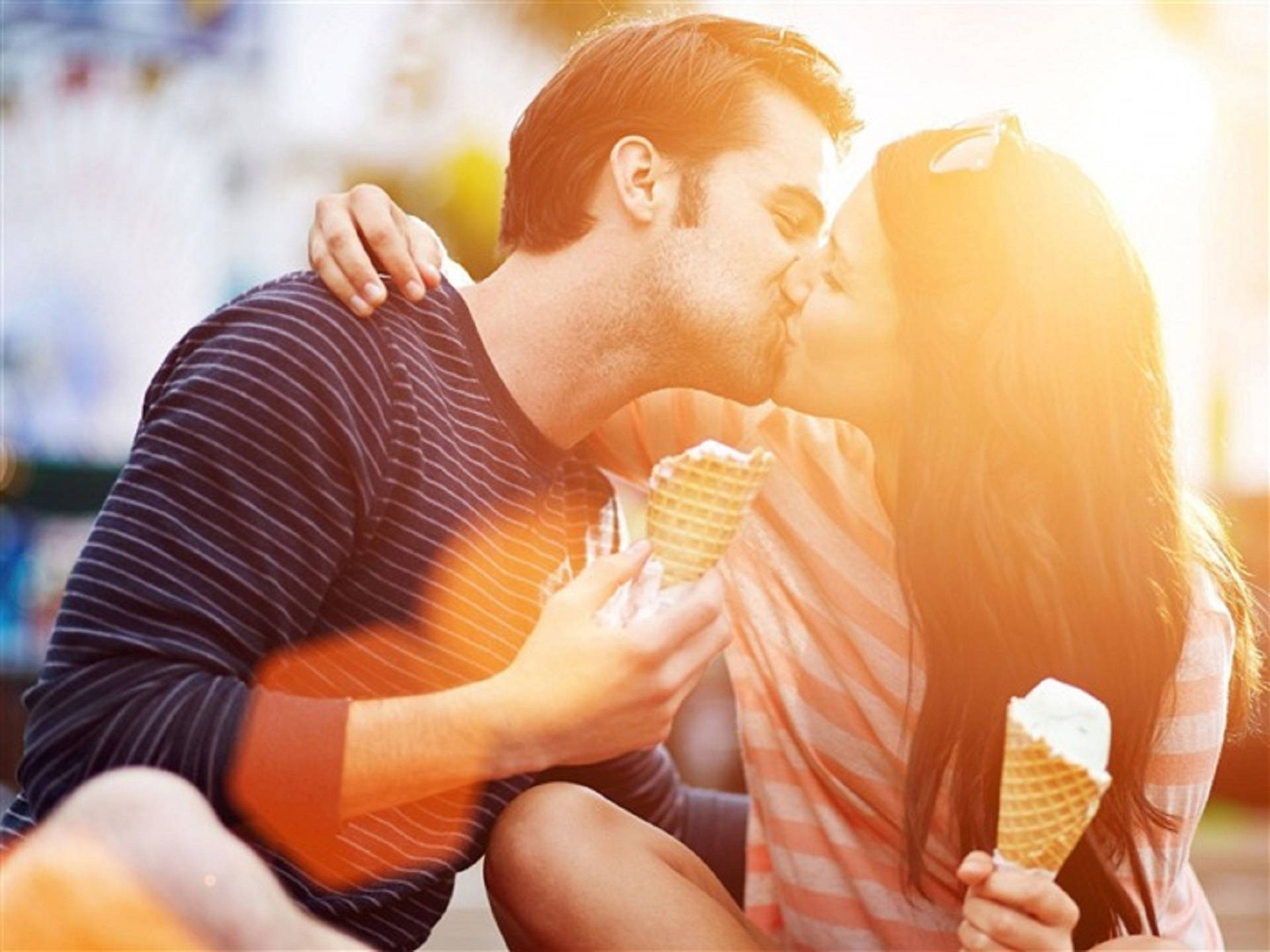 Cặp đôi với kem tình yêu lãng mạn Hình nền