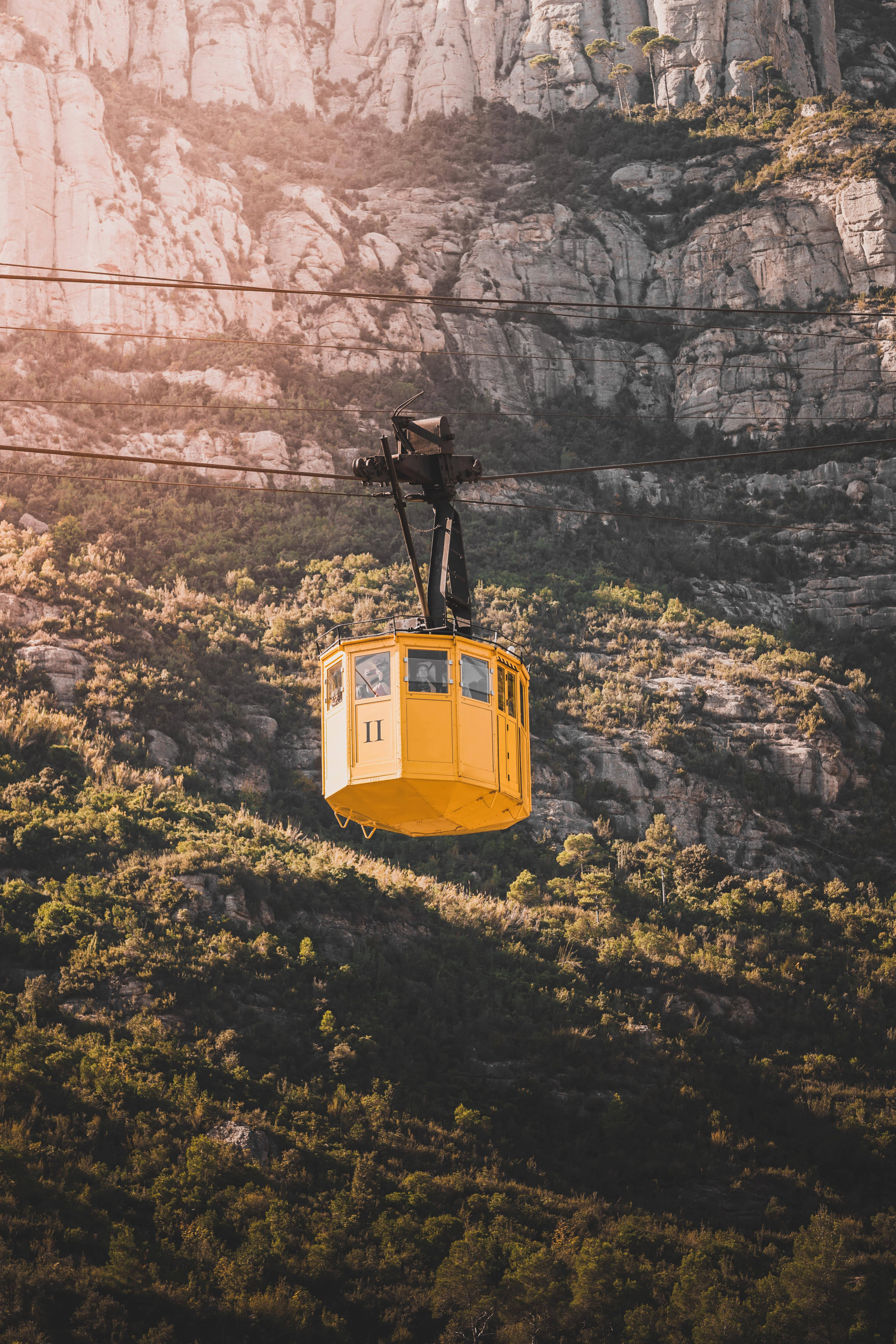Cáp Treo Vàng Montserrat Hình nền