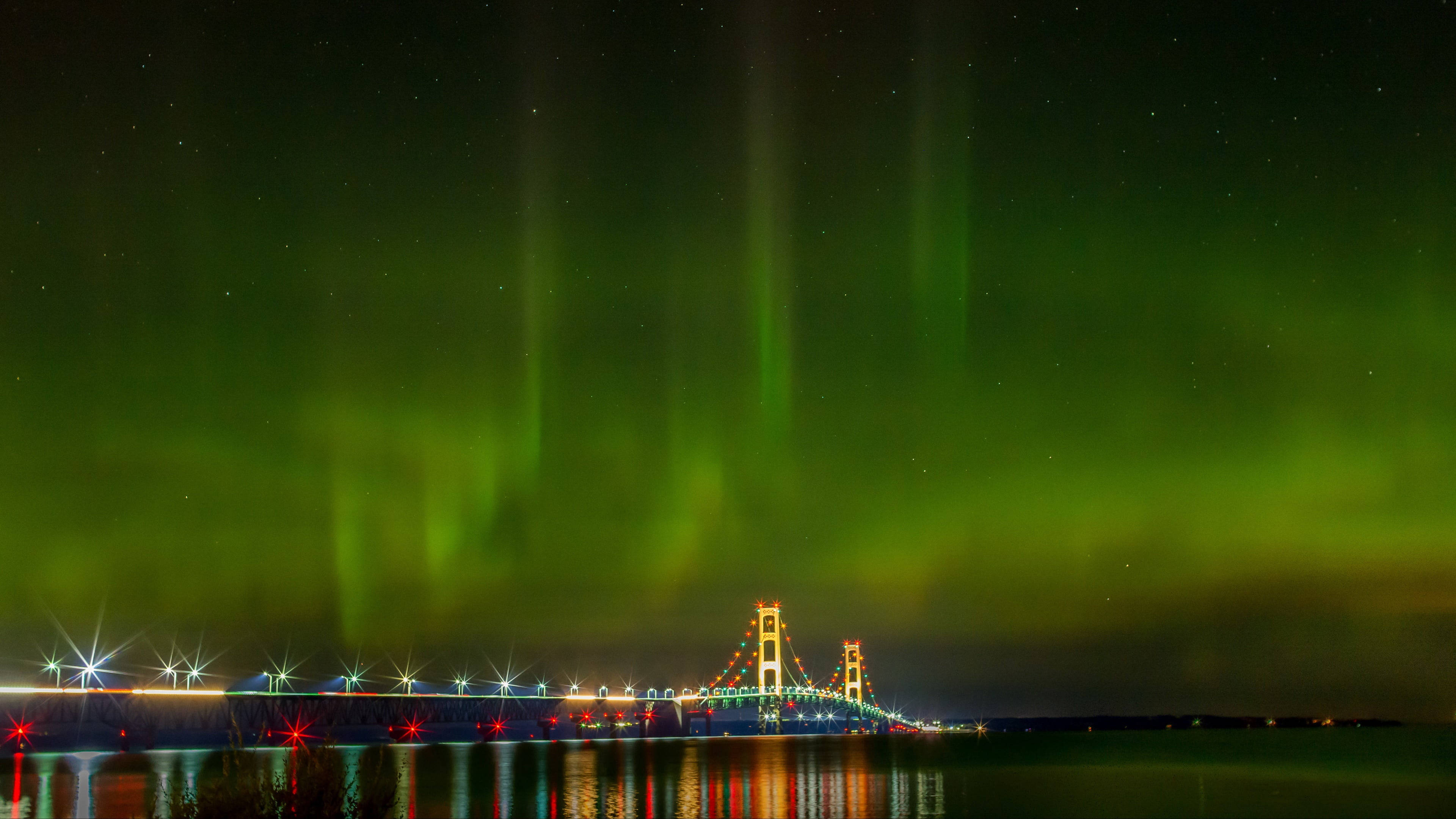 Cầu Mackinac với cực quang Hình nền