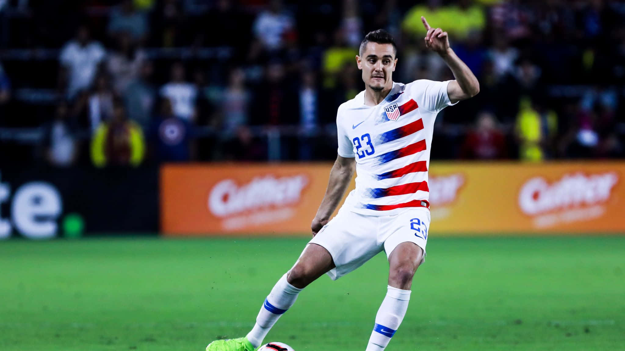 Cầu thủ bóng đá chuyên nghiệp Aaron Long đối đầu Ecuador Hình nền