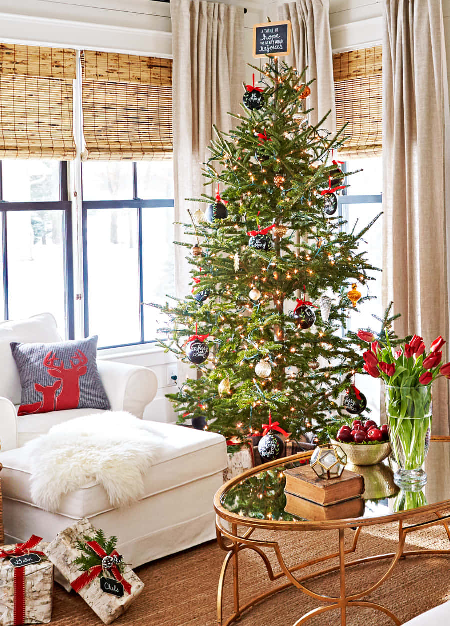"Cây thông Noel lung linh ánh đèn giữa đêm tuyết rơi" Hình nền