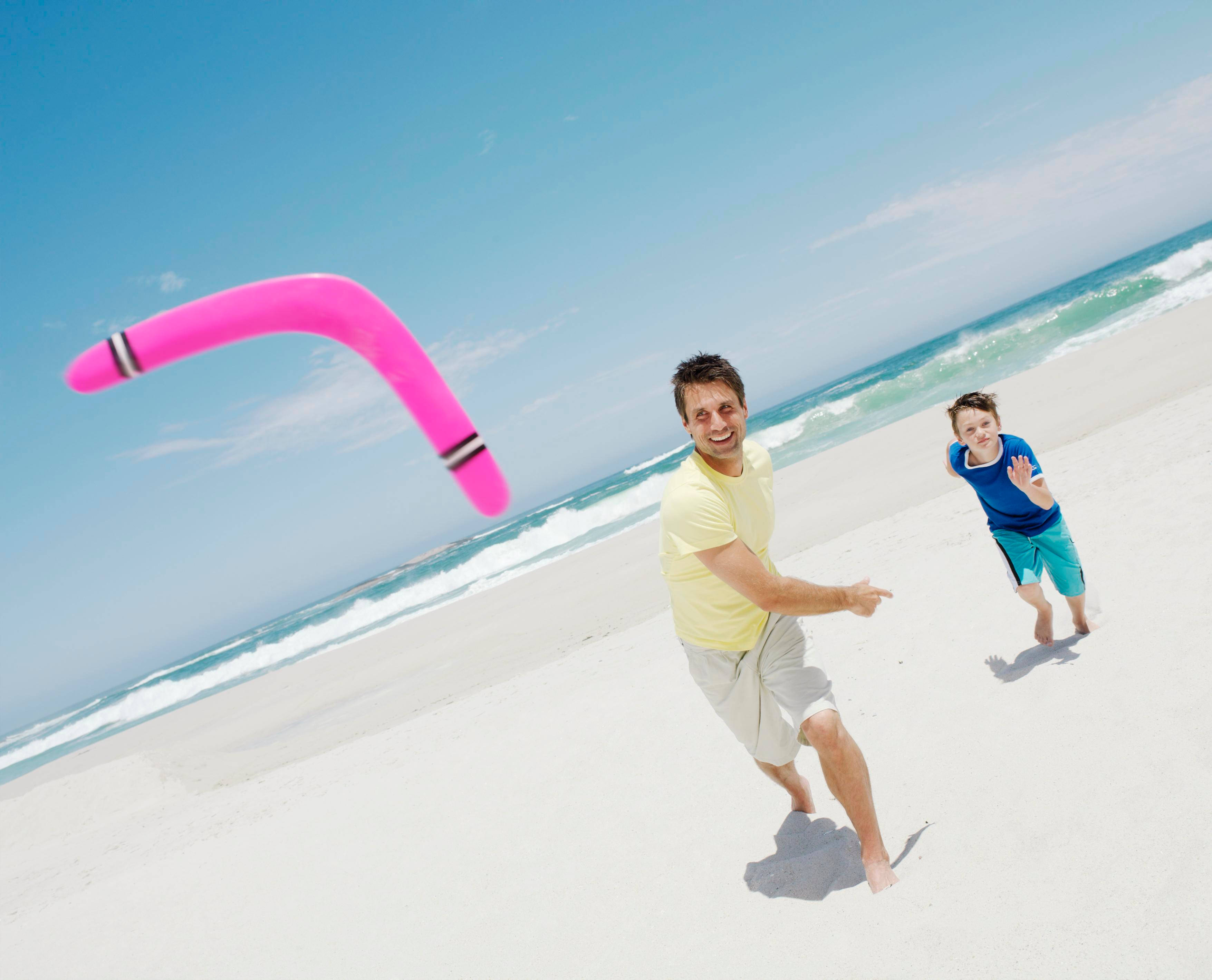 Cha Và Con Chơi Boomerang Hình nền