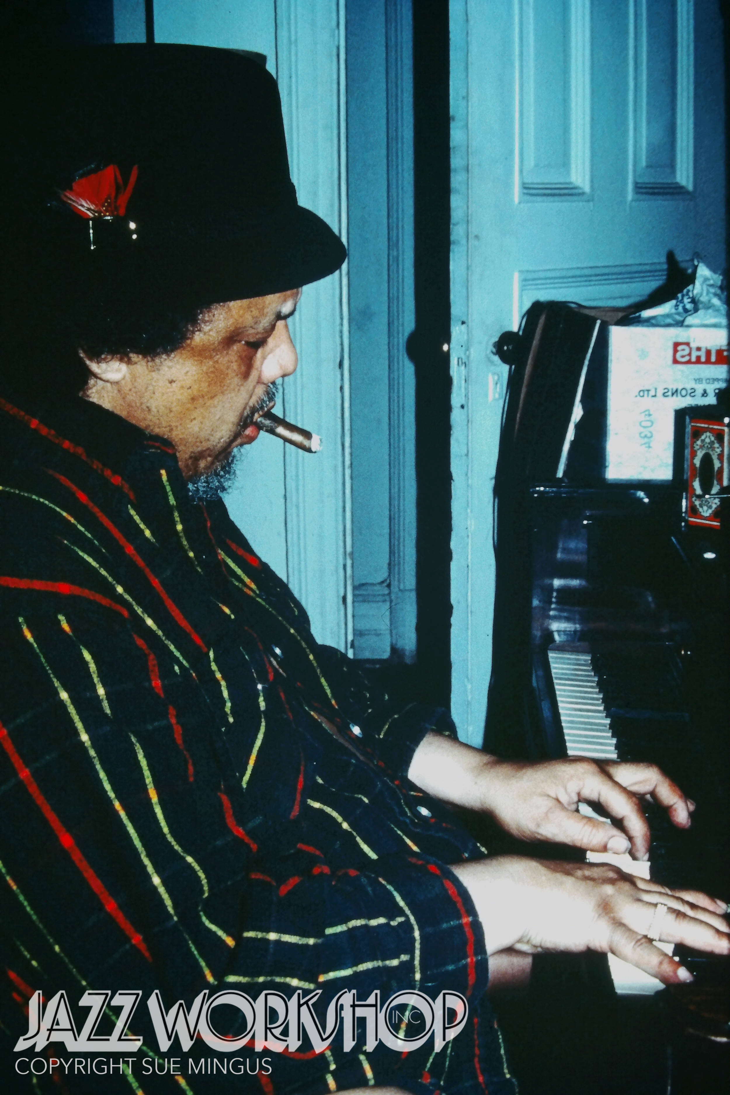 Charles Mingus Chơi Piano Hình nền