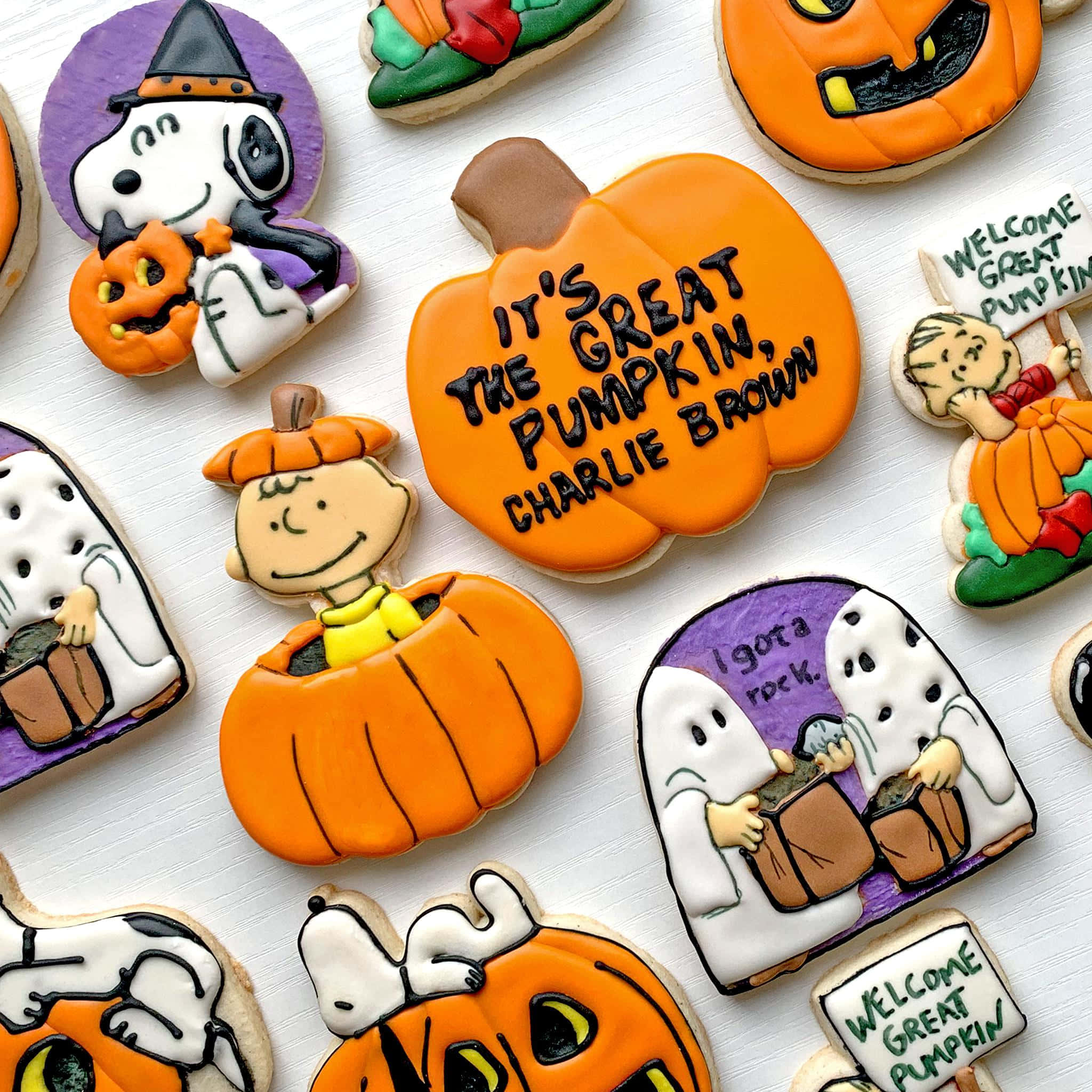 Charlie Brown tận hưởng không khí rùng rợn của Halloween! Hình nền