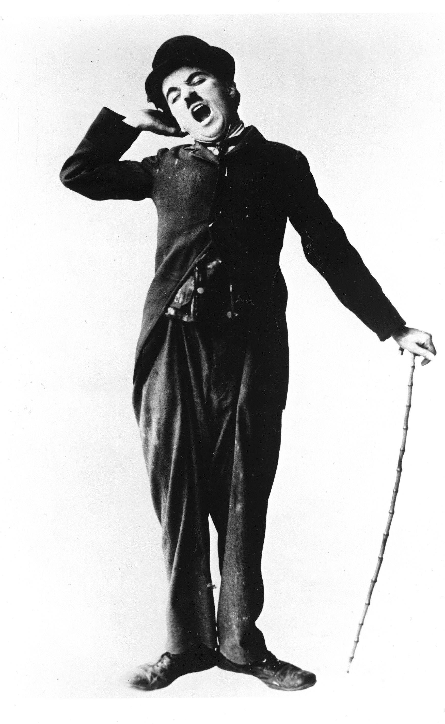 Charlie Chaplin mệt mỏi chợp mắt Hình nền