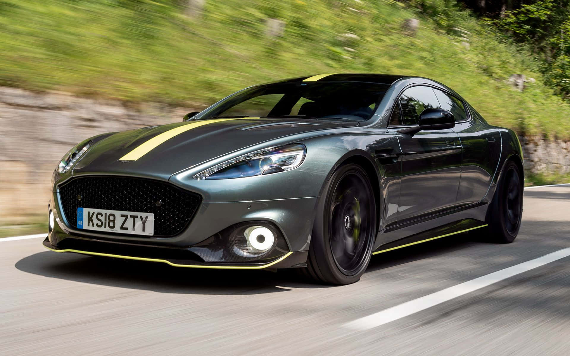 Chú thích: Aston Martin Rapide S – Sự Kết Hợp Giữa Sức Mạnh và Sang Trọng Hình nền