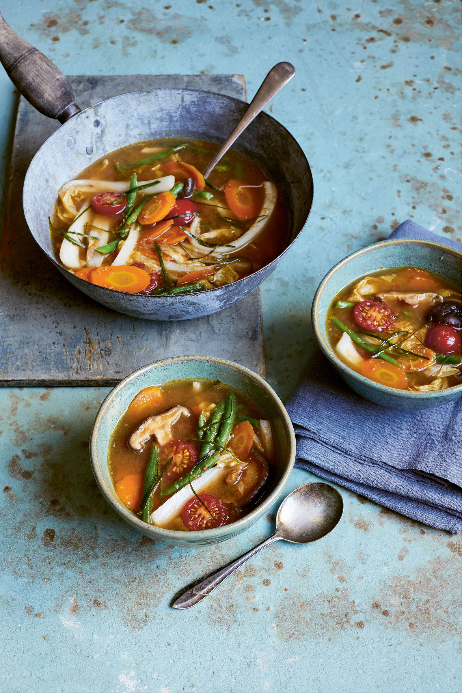 Chú thích: Tô Súp Tom Yum Sôi Động và Ngon Mắt Cho Hai Người Hình nền