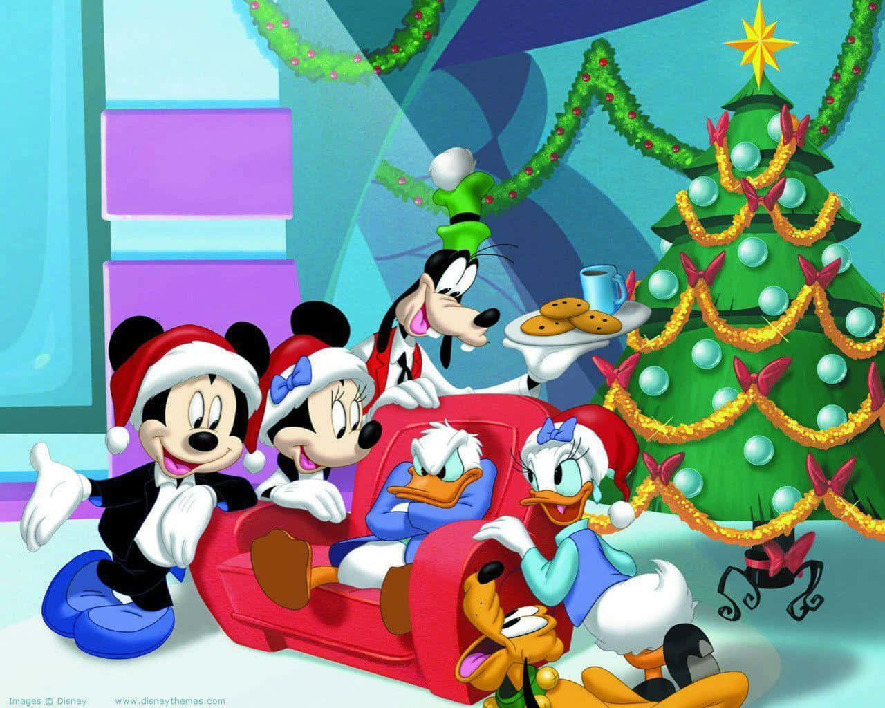 Chuột Mickey và bạn bè quanh cây thông Noel Hình nền