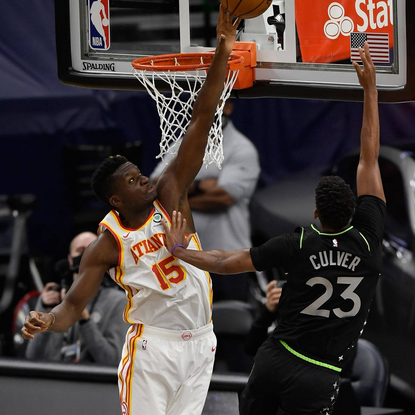 Clint Capela chặn Jerrett Culver Hình nền