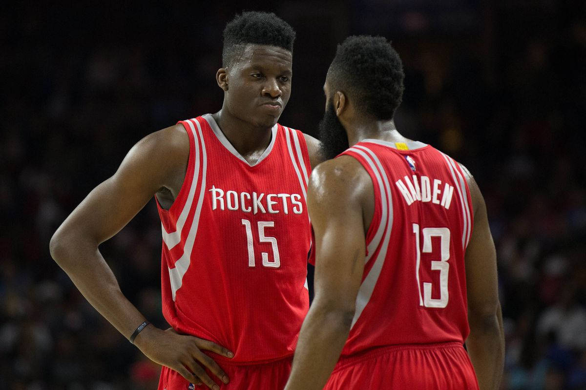 Clint Capela đáng yêu trong sân bóng rổ Hình nền