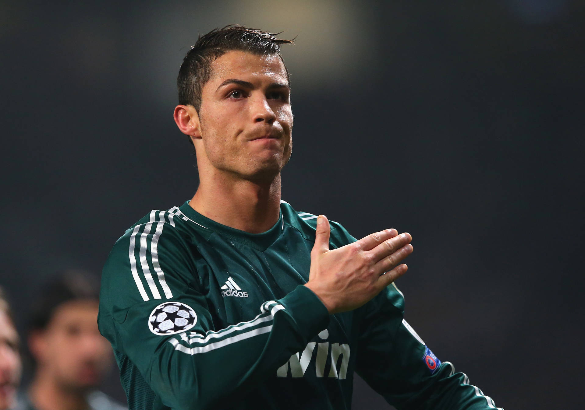 CR7 trong trang phục xanh