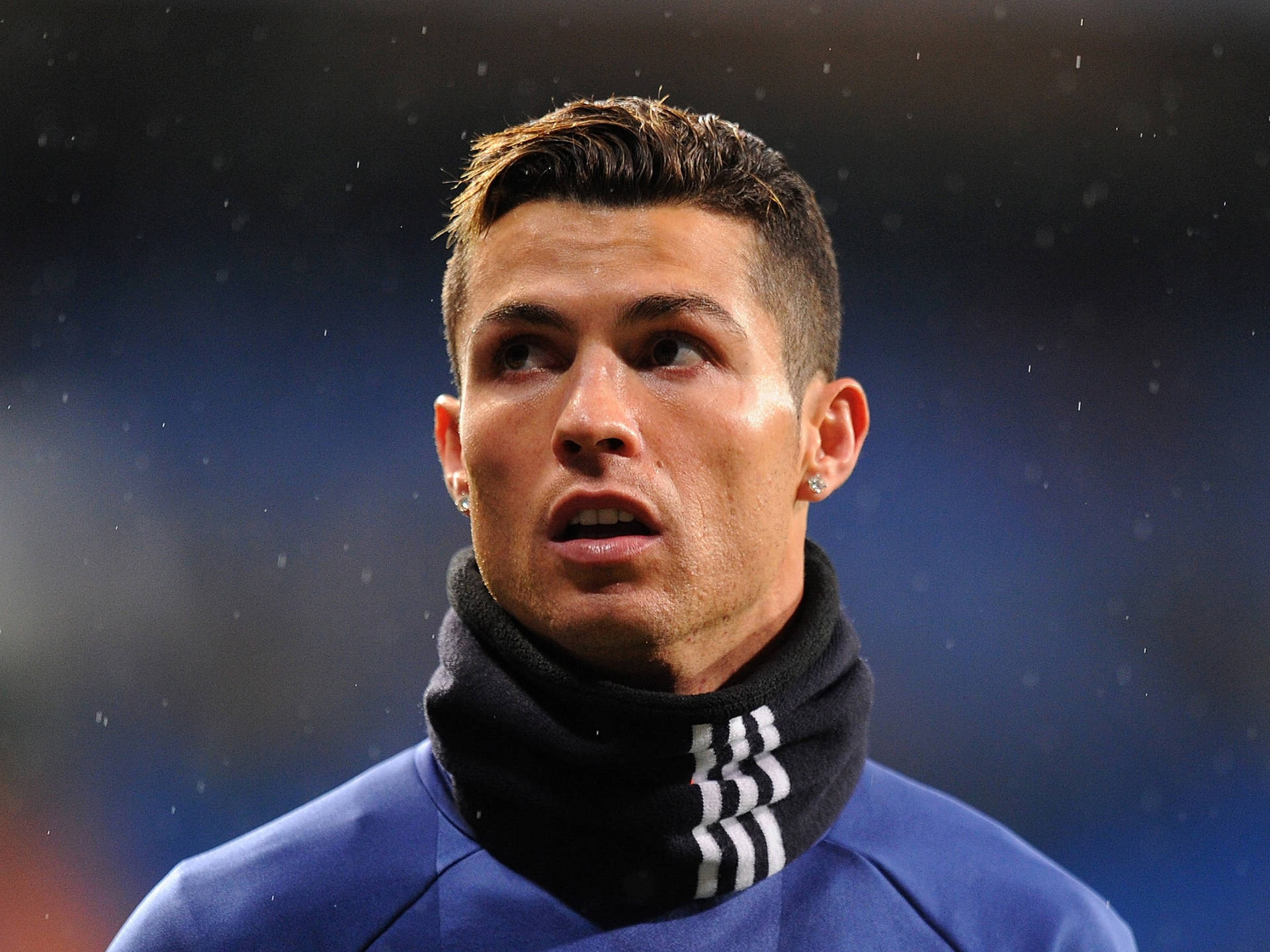 Hình nền chụp vai Cristiano Ronaldo.