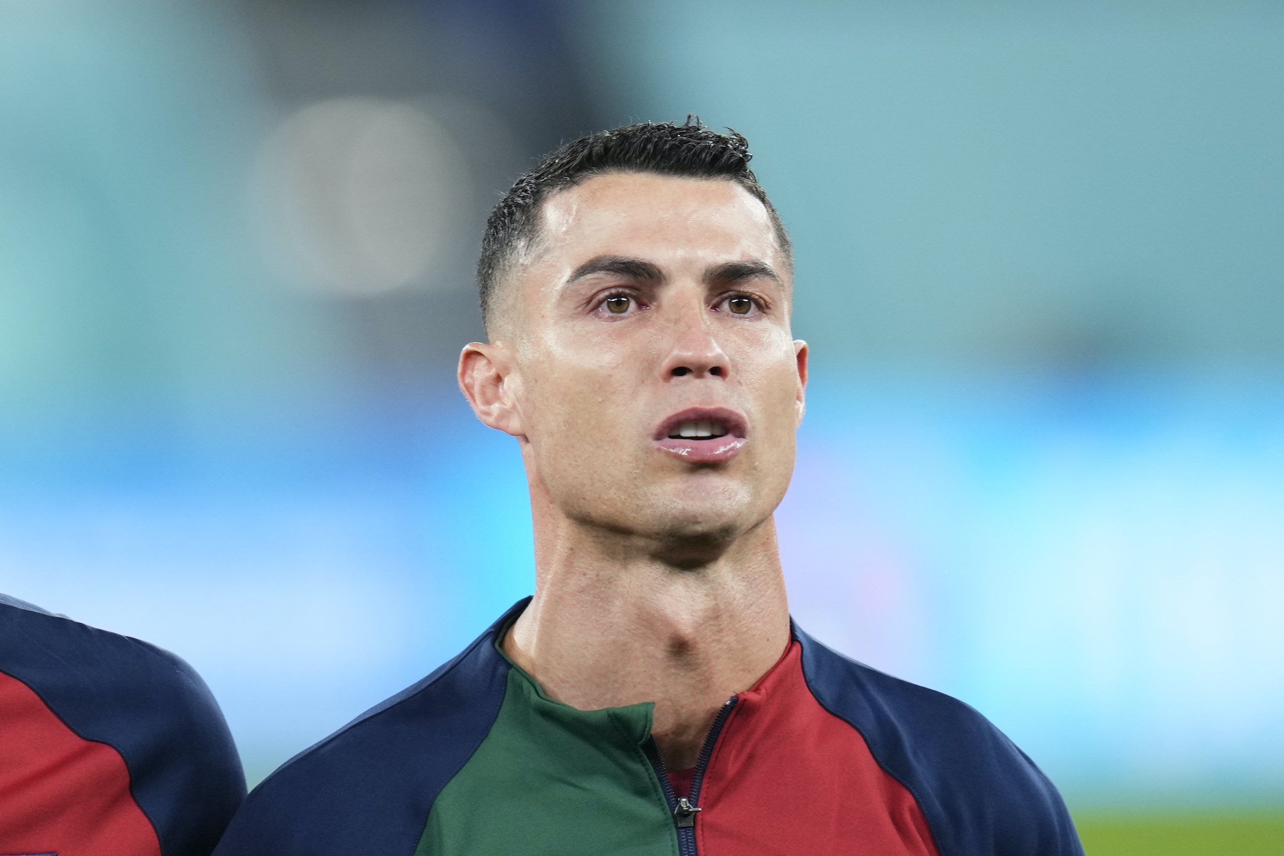 Cristiano Ronaldo sẵn sàng hành động trên sân bóng. Hình nền