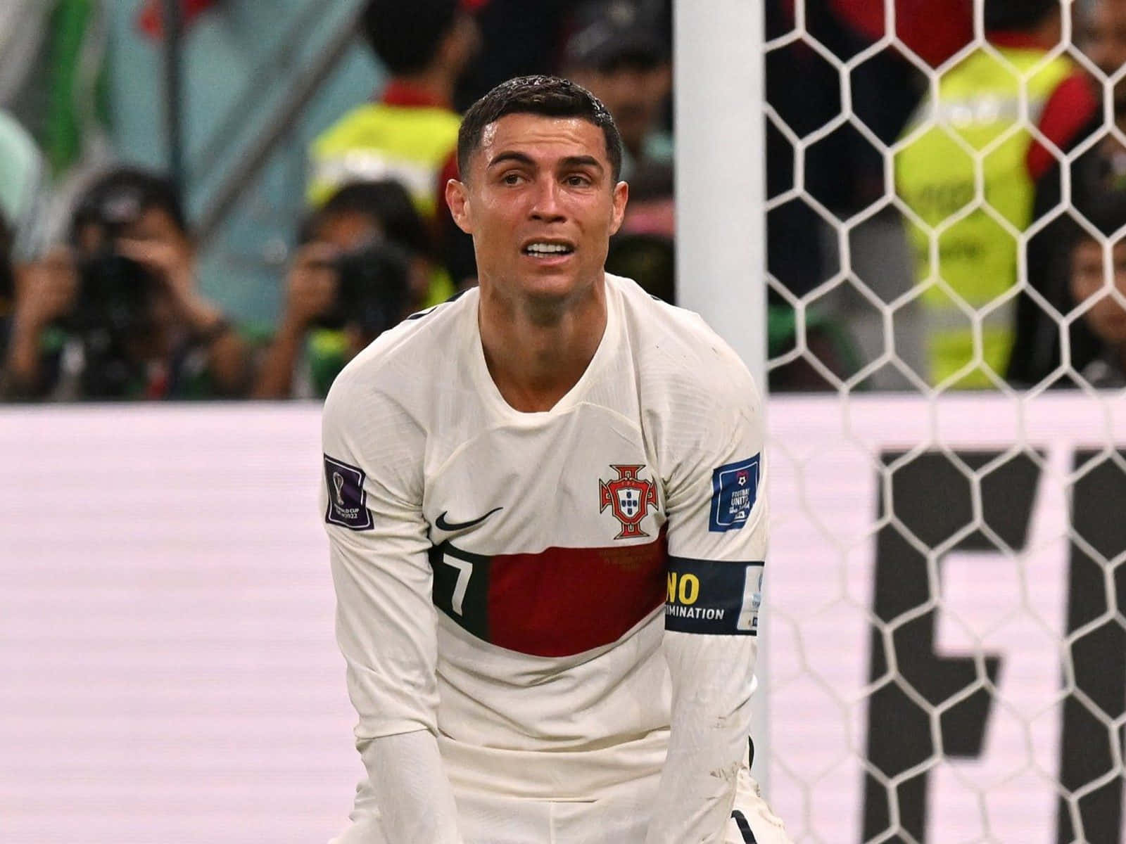 Cristiano Ronaldo trong hành động trên sân bóng Hình nền