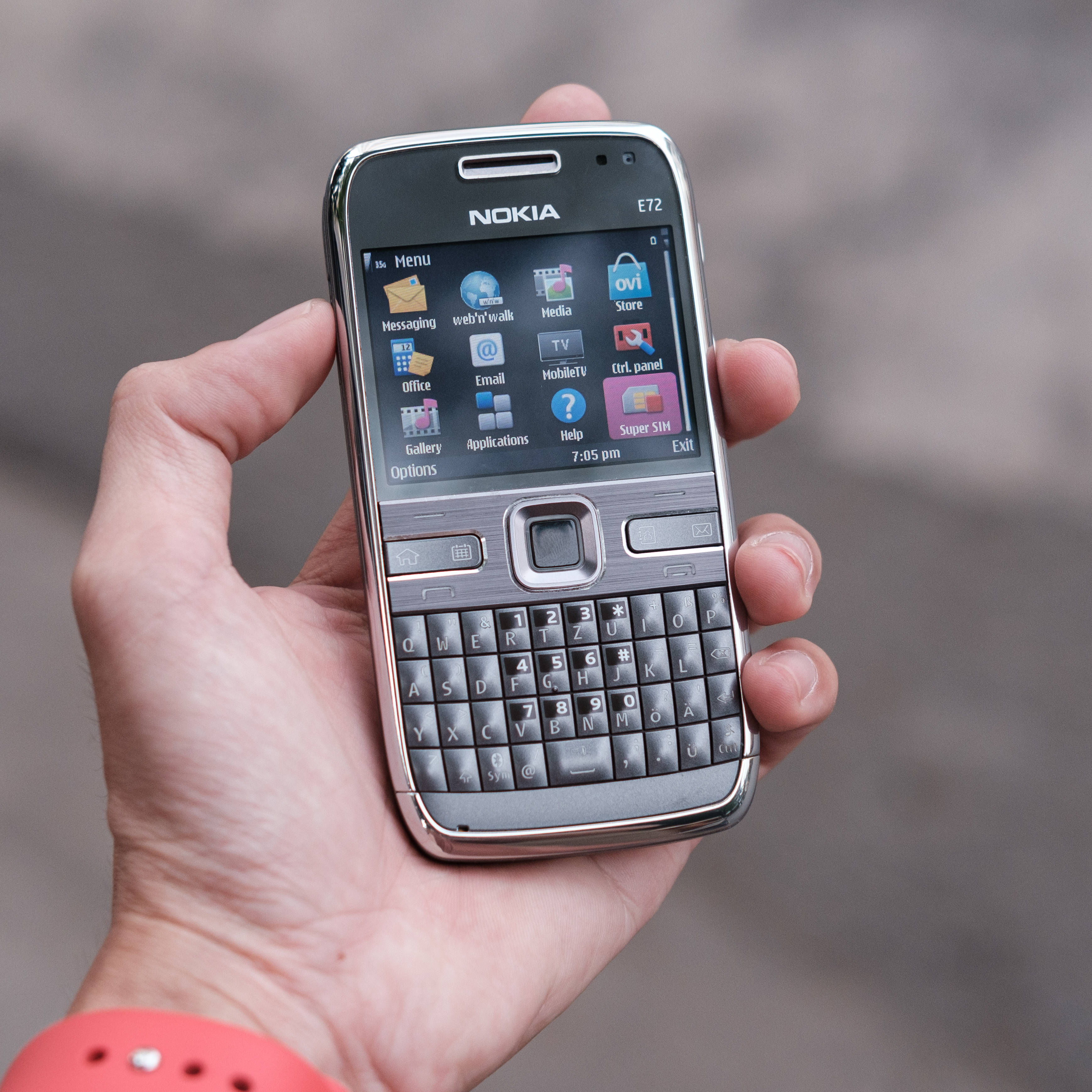 Điện thoại bàn phím Nokia E72 Hình nền