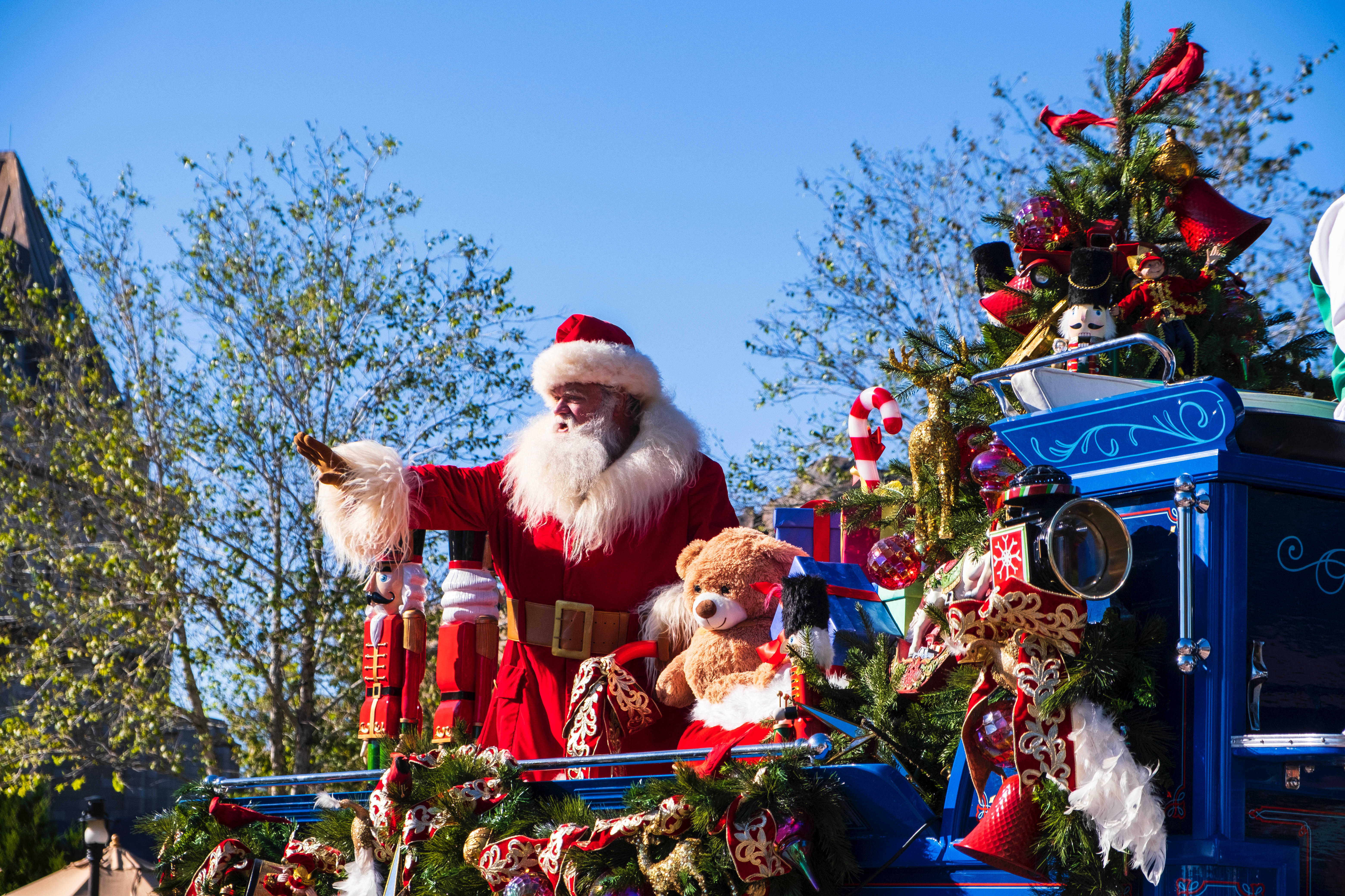 Diễu hành Giáng sinh Disney cùng ông già Noel Hình nền