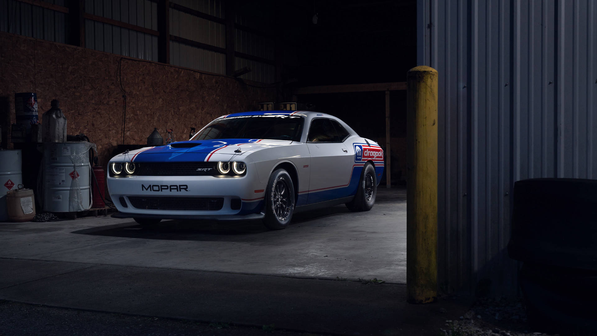 Dodge Challenger 2021 trắng và xanh Hình nền