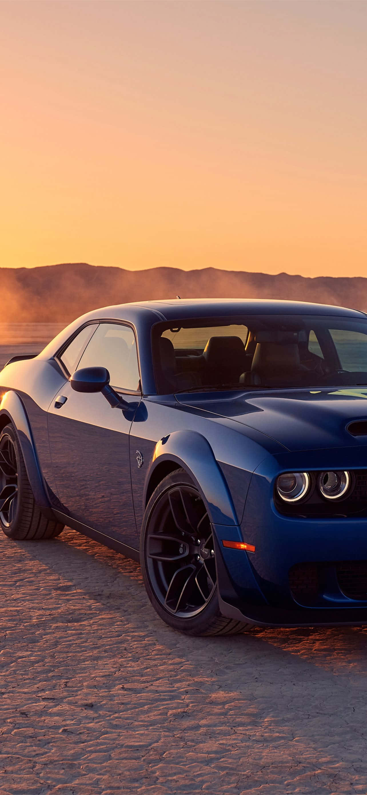 Dodge Hellcat dưới bầu trời hoàng hôn Hình nền