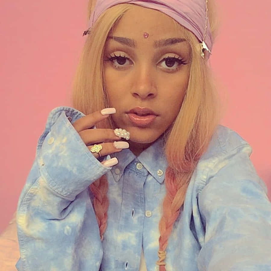 Doja Cat khoe kiểu tóc tết sặc sỡ đặc trưng Hình nền