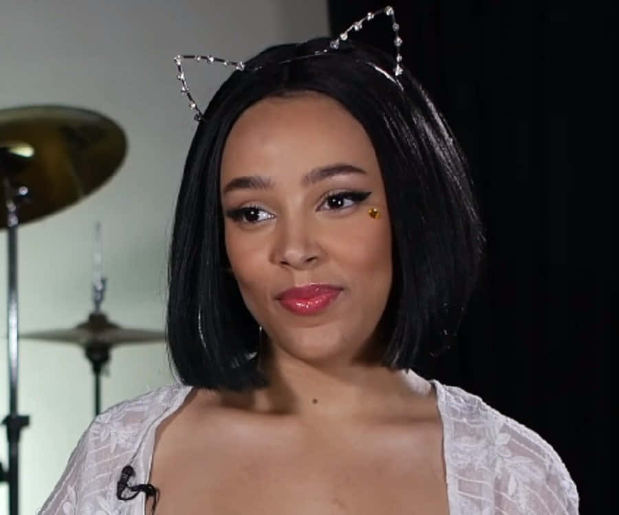 Doja Cat Sẵn Sàng Bay Cao Hình nền