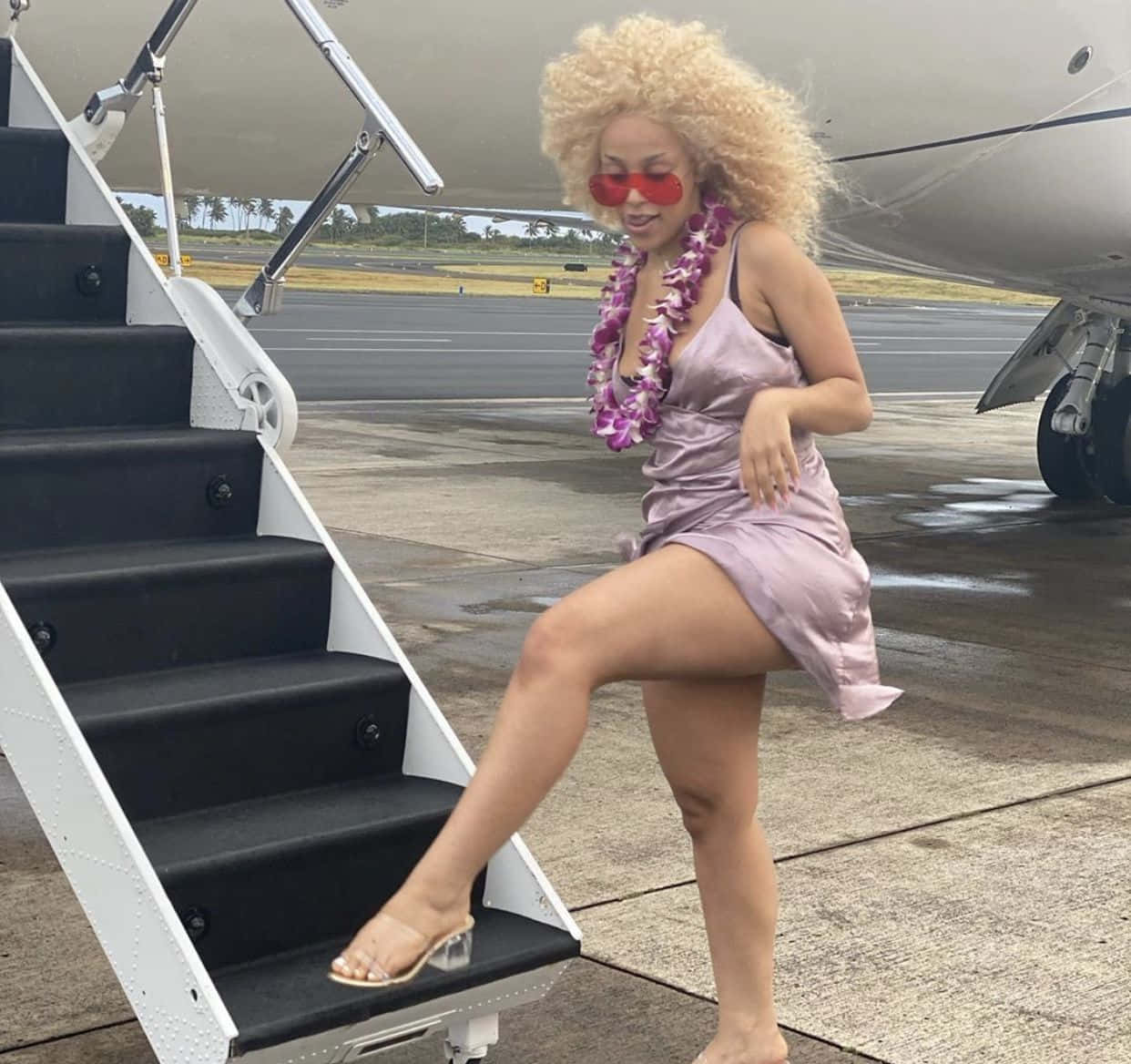 Doja Cat tự tin thể hiện phong cách táo bạo. Hình nền