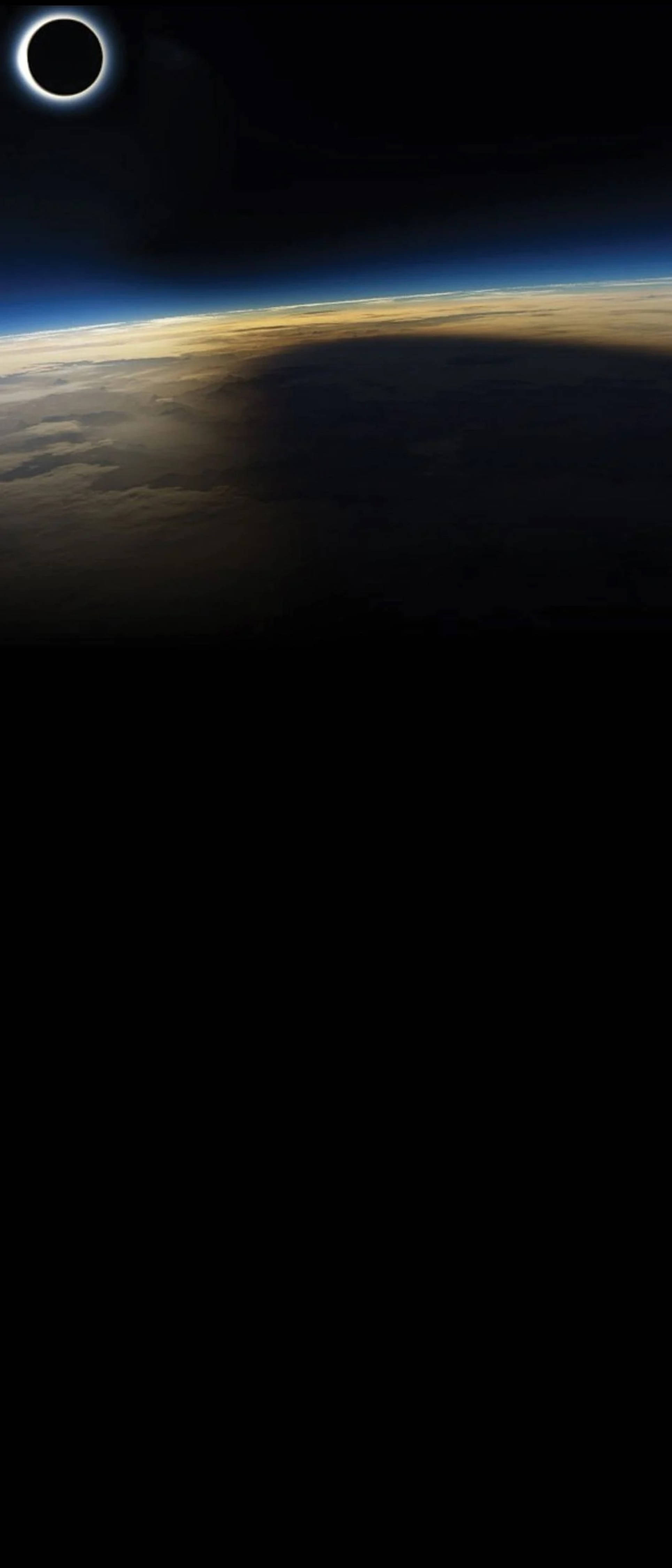 Dramatic Dark Earth - Punch Hole 4K Hình nền
