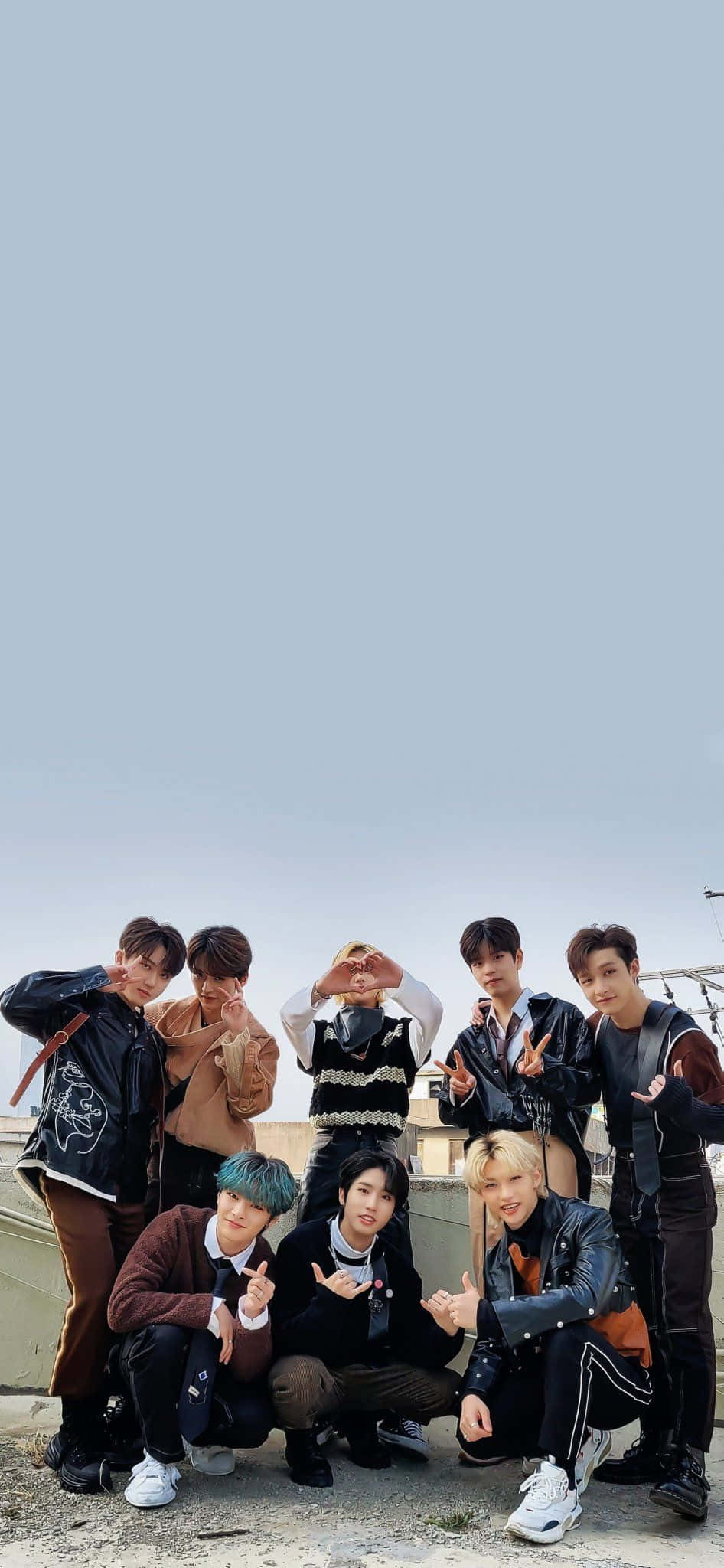 Felix của Nhóm Nhạc K-Pop Stray Kids Tạo Dáng Tự Tin Hình nền