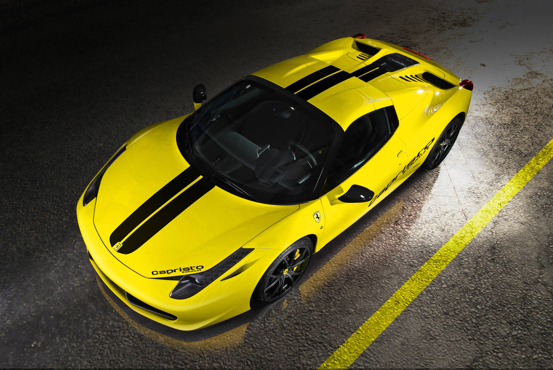 Hình nền biến thể xe thể thao Ferrari 458 Spider màu vàng.