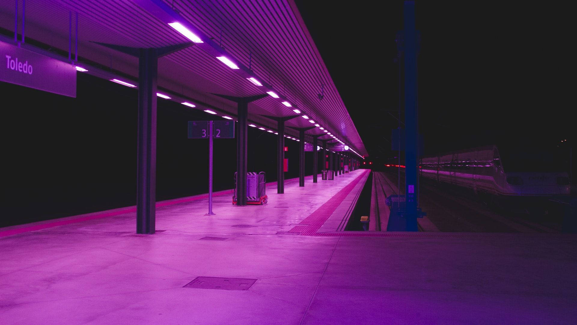 Ga tàu màu hồng neon Hình nền