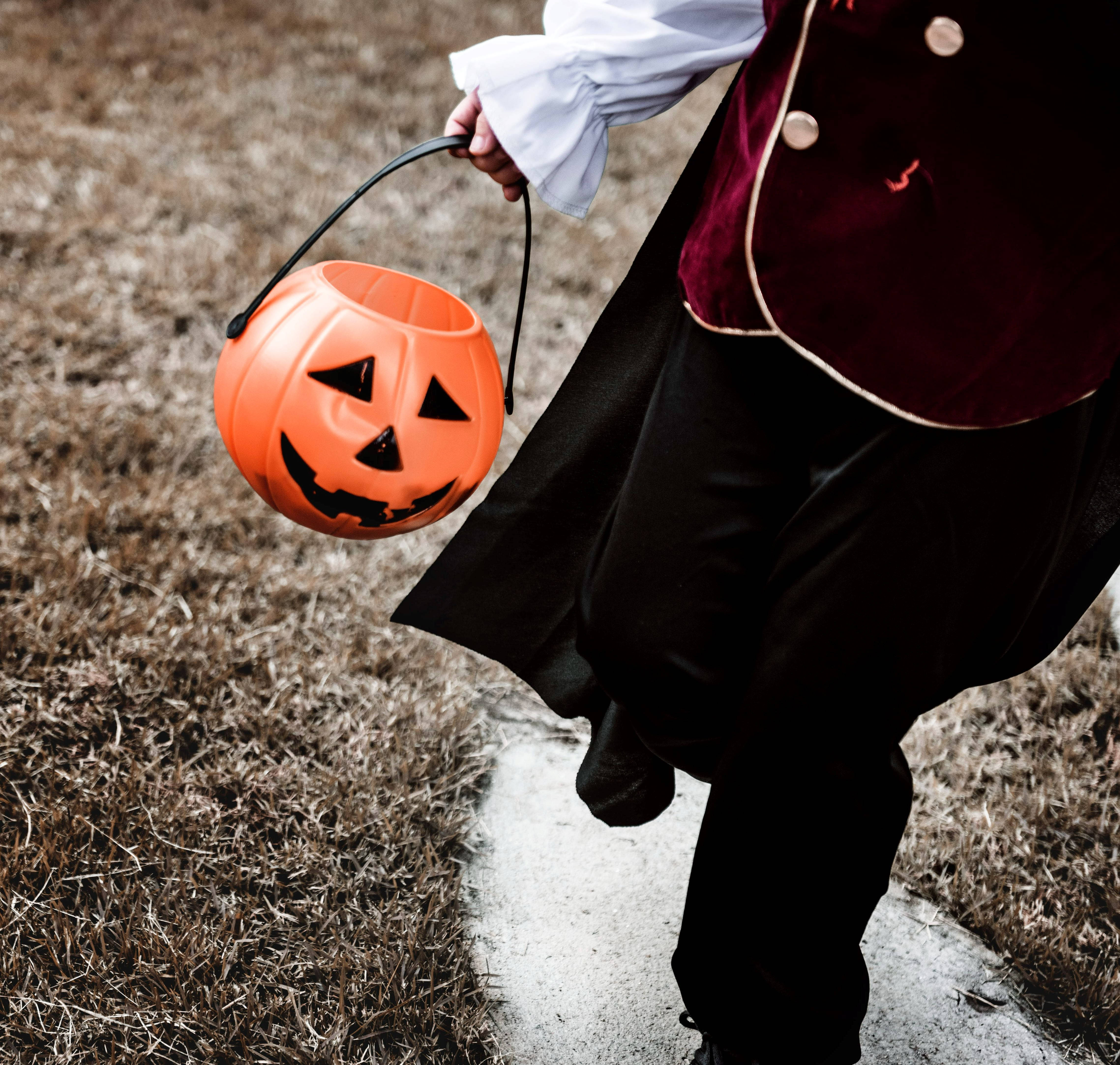 Giỏ Kẹo Halloween Đáng Yêu Nhưng Rùng Rợn Hình nền