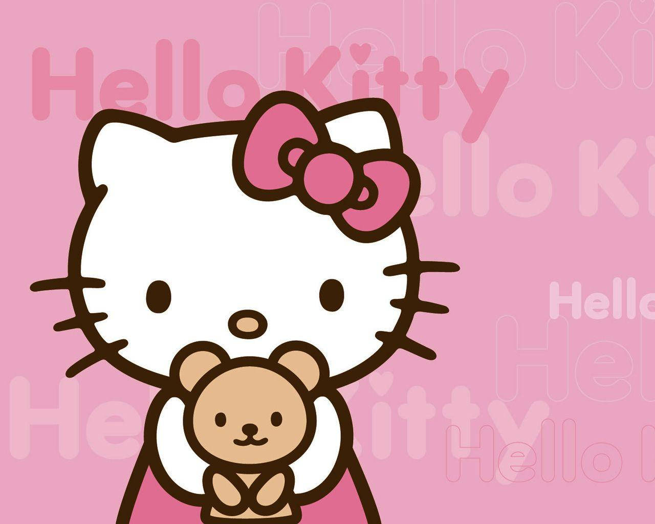 Hello Kitty màu hồng cùng gấu bông Teddy