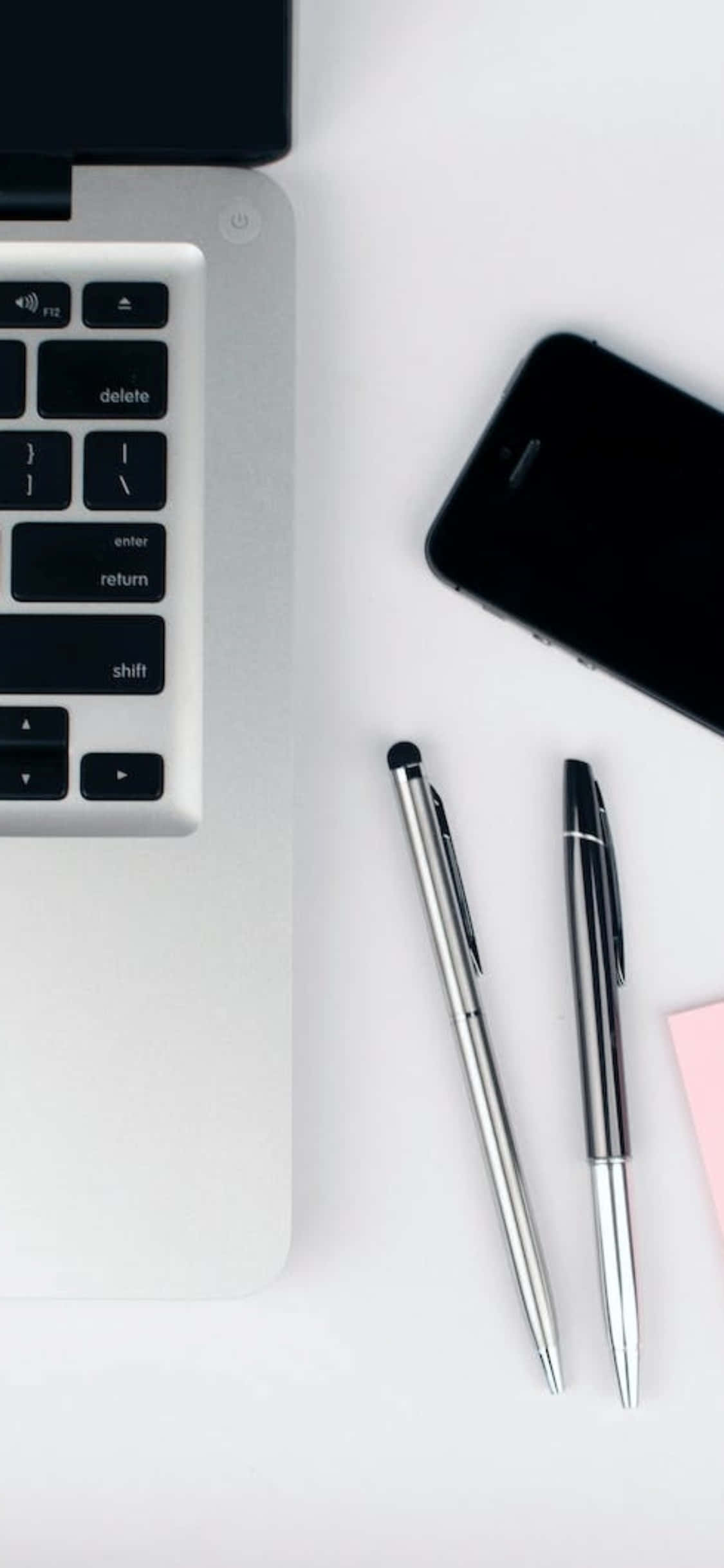 Hình nền bàn làm việc iPhone X Laptop, Bút và Điện thoại Hình nền