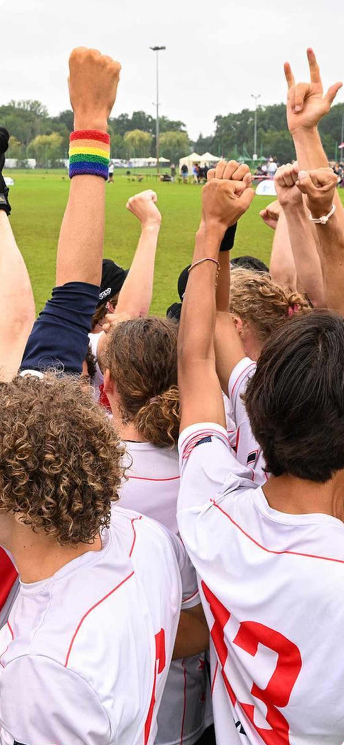 iPhone X Ultimate Frisbee Background Raising Fists Hình nền
