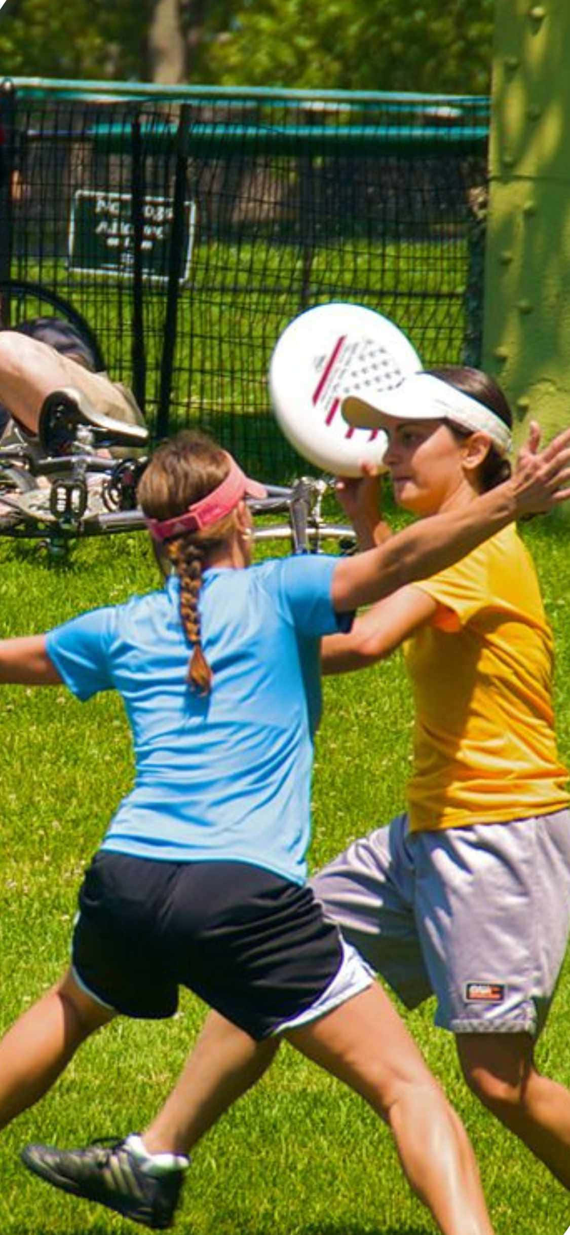 Hình nền iPhone X môn Ultimate Frisbee - pha chặn bóng Hình nền