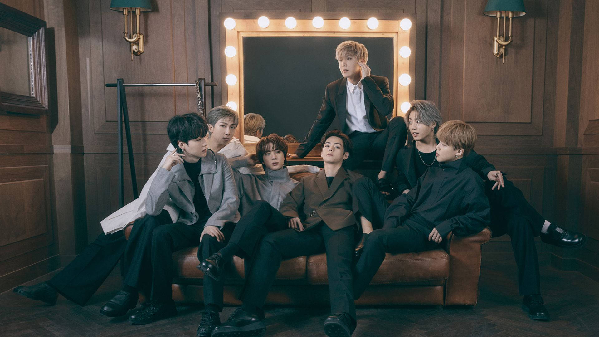Hình nền máy tính BTS với gương trang điểm Hình nền