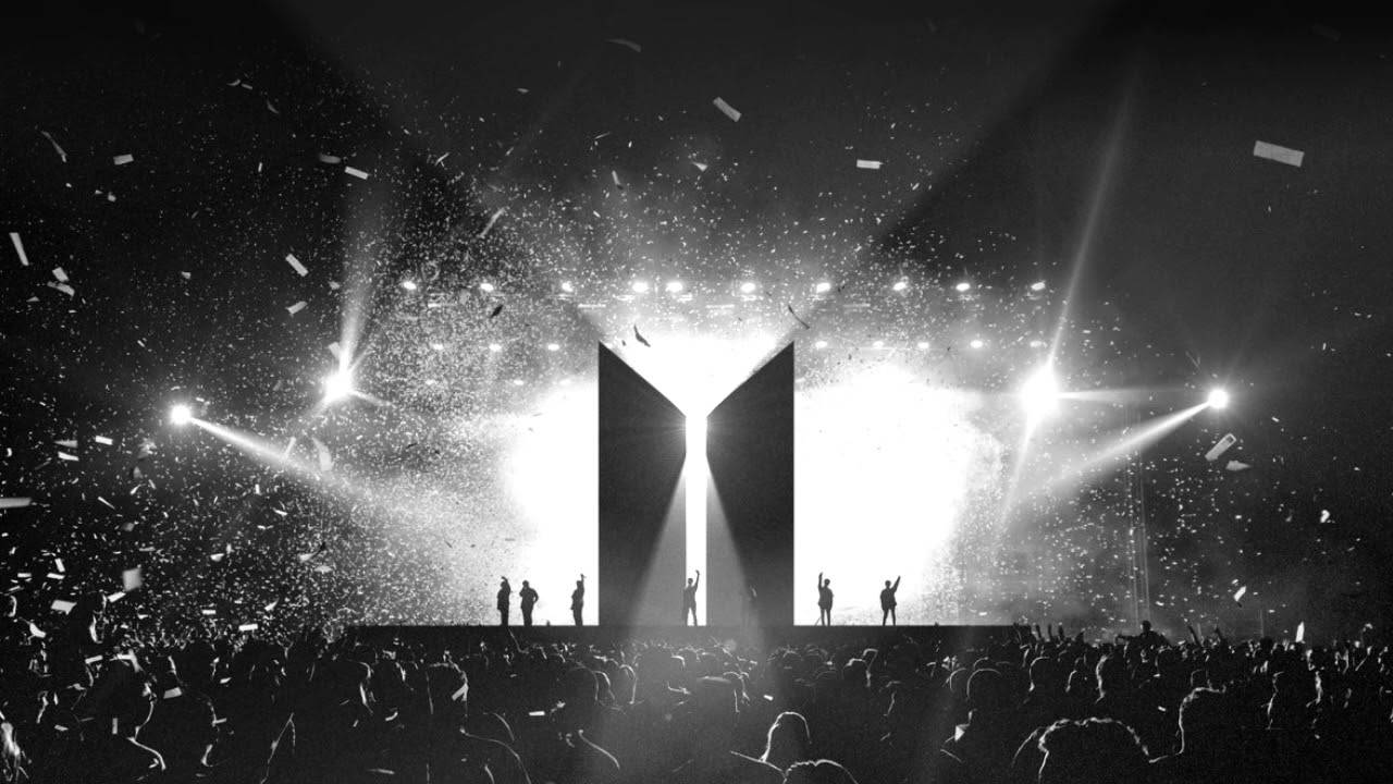 Hòa nhạc BTS với hình bóng logo BTS