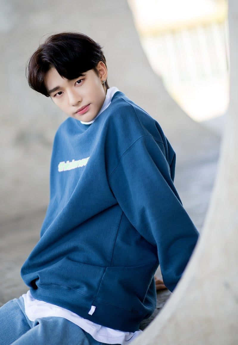 Hyunjin Rapper Hàn Quốc Phong Cách Sành Điệu Trong Buổi Chụp Hình Hình nền