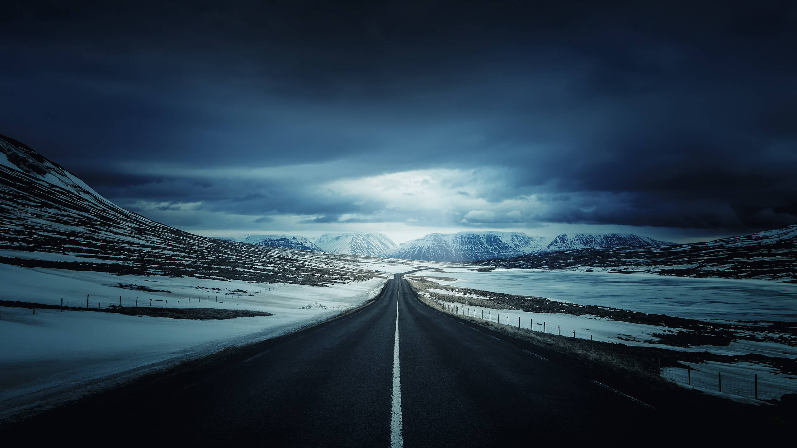 Iceland Ring Road và Mây Chế Độ Tối Hình nền