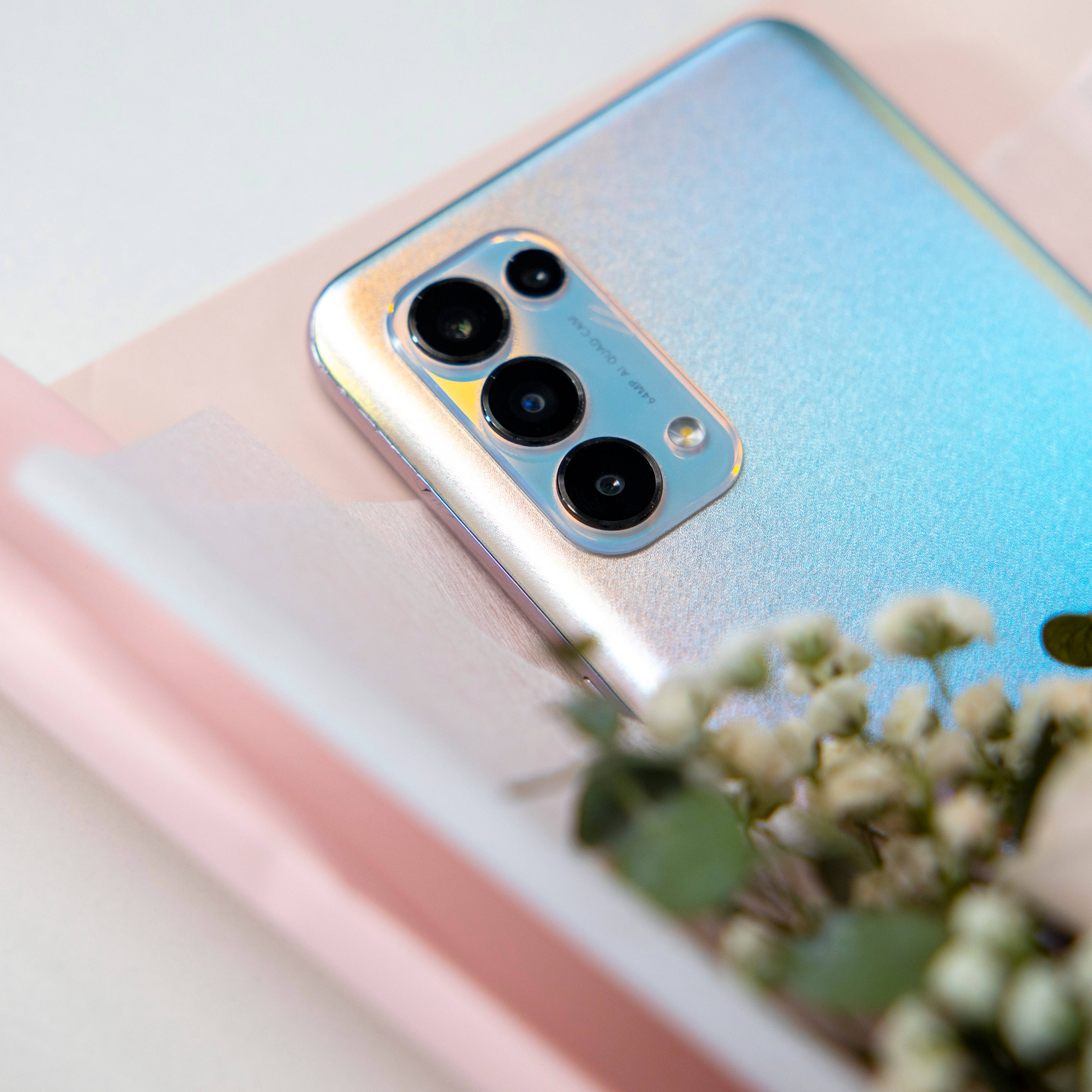 Điện thoại Oppo Reno5 bạc Hình nền