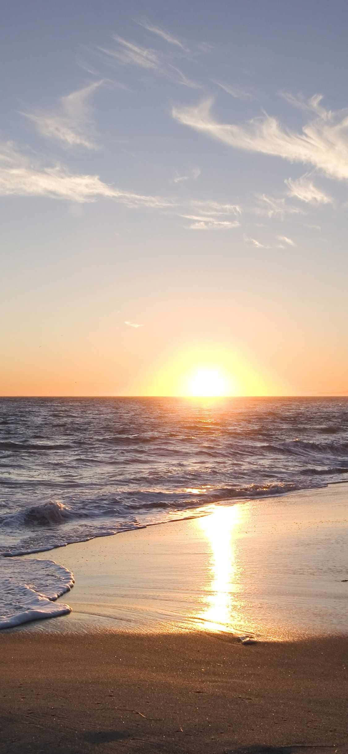 Image Immerse Yourself in the Gorgeous Malibu Landscape with iPhone Xs Hình nền