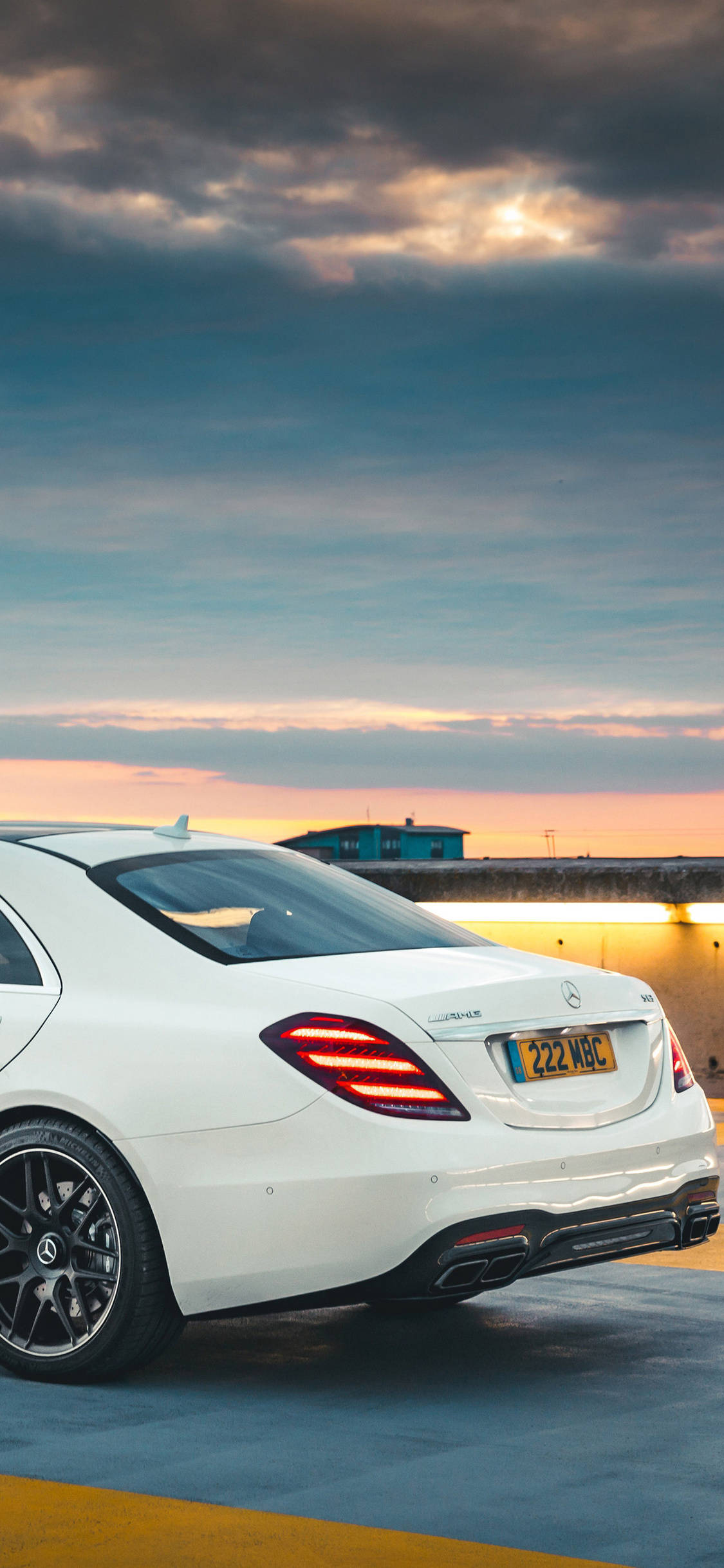 iPhone Trắng Mercedes Benz Phía Sau Hình nền
