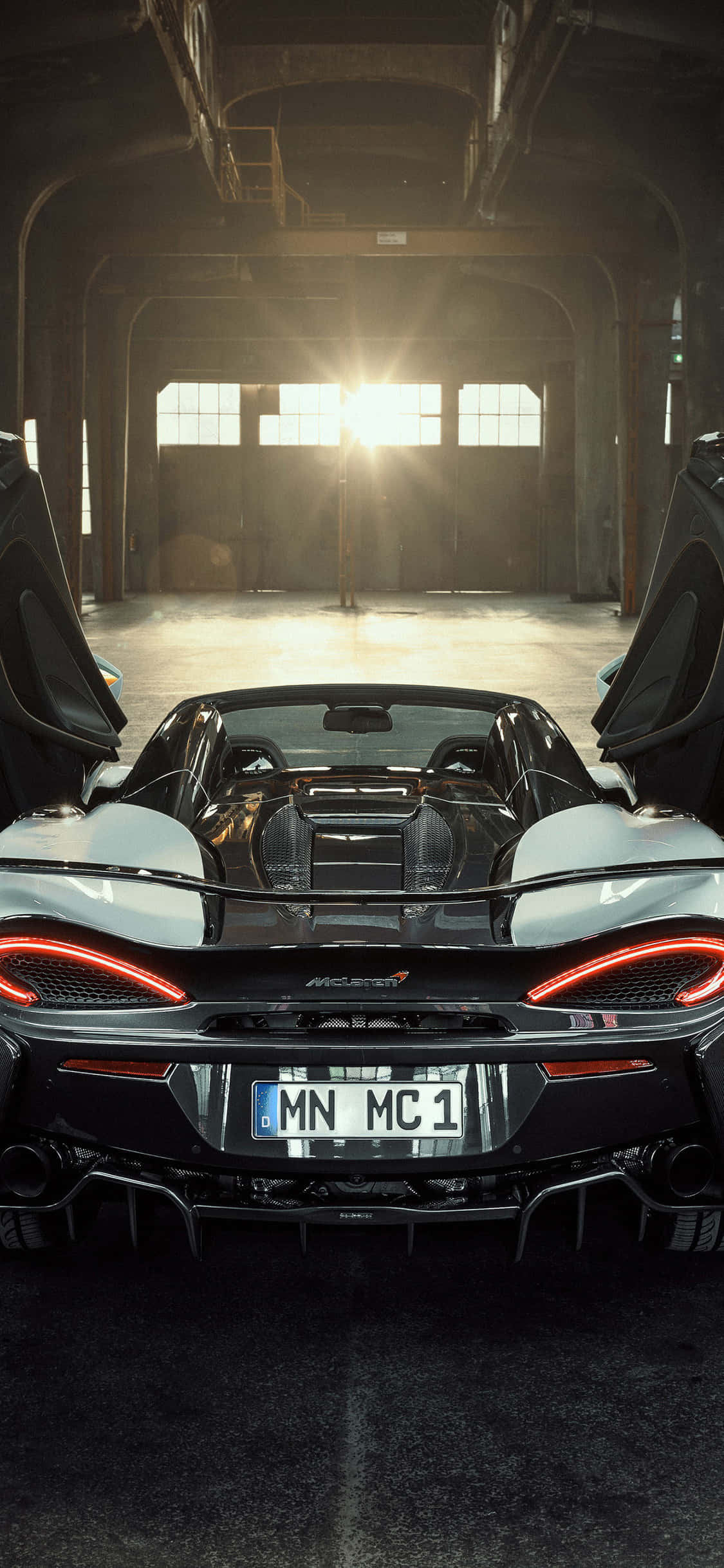 iPhone Xs trông thật hài hòa bên cạnh McLaren 720s Hình nền