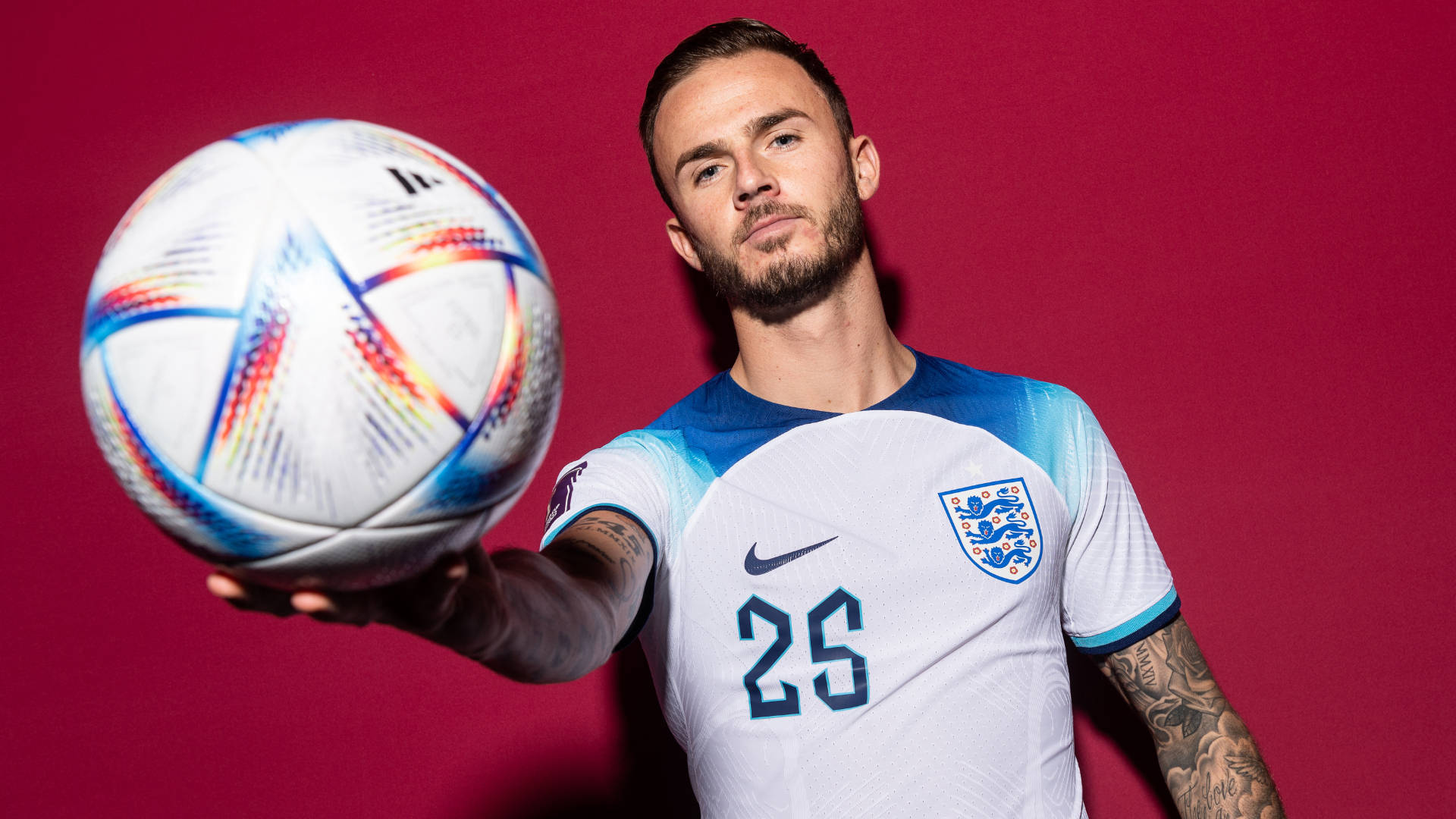 James Maddison nền đỏ rượu vang Hình nền