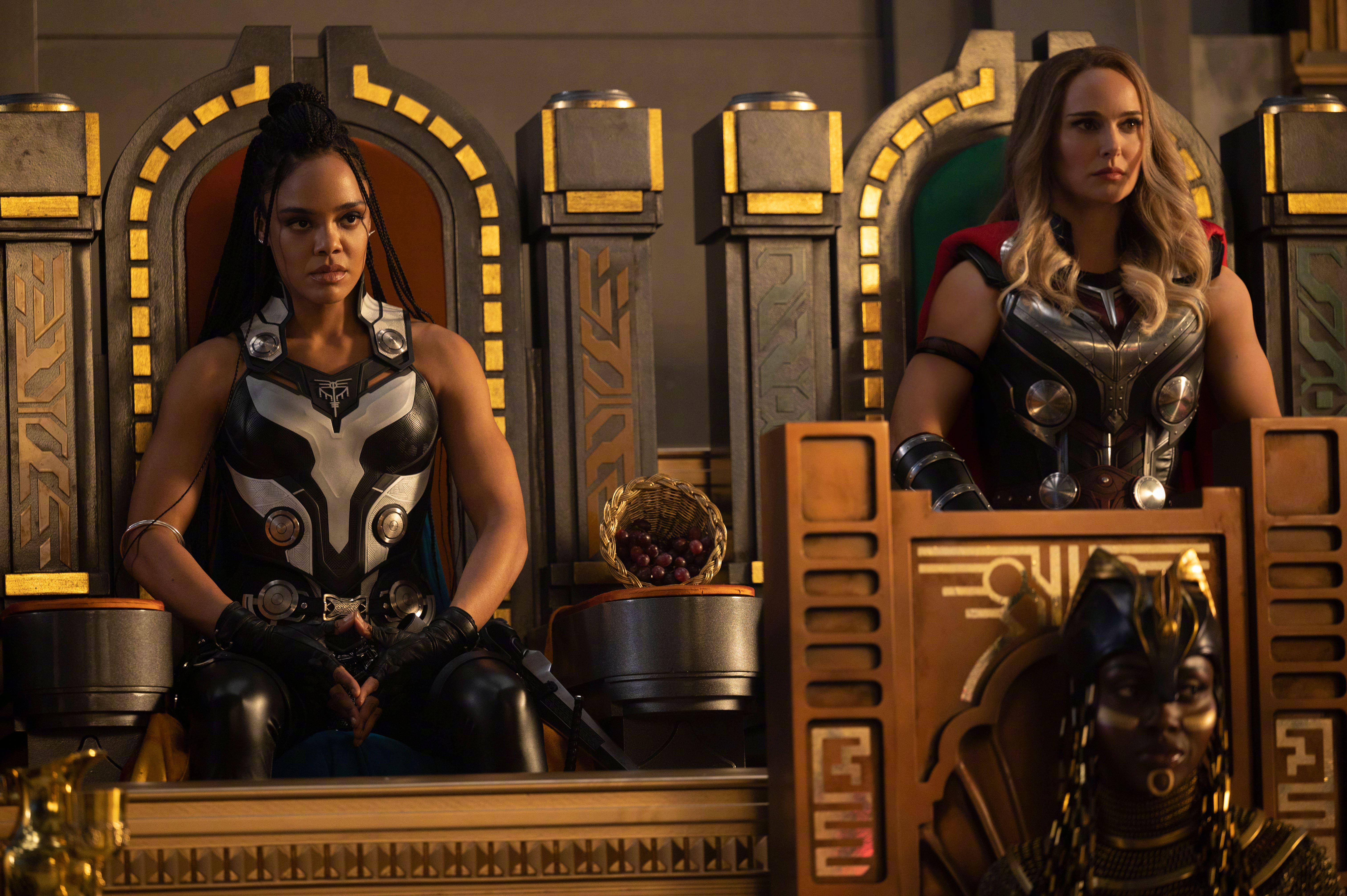 Jane Foster và Valkyrie chuẩn bị ra trận trong Thor: Love and Thunder Hình nền